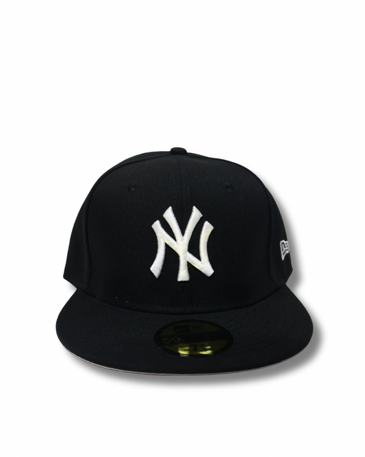 NY PLAIN BLACK FITTED HAT
