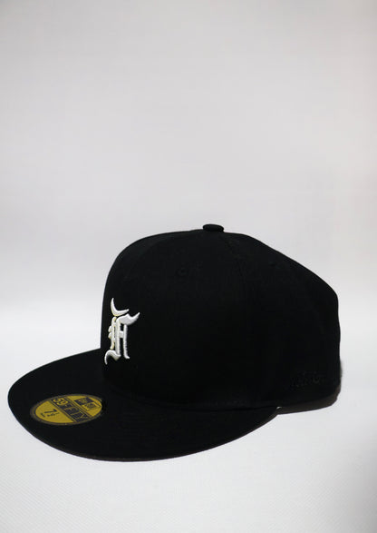 FOG PLAIN BLACK FITTED