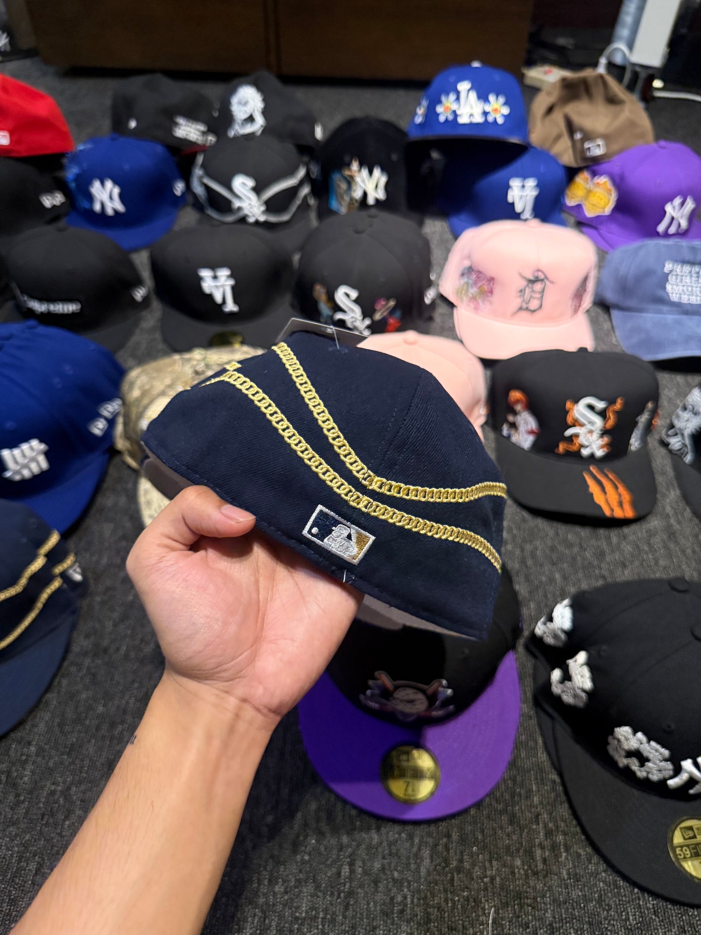 NY GOLD CHAIN FITTED HAT