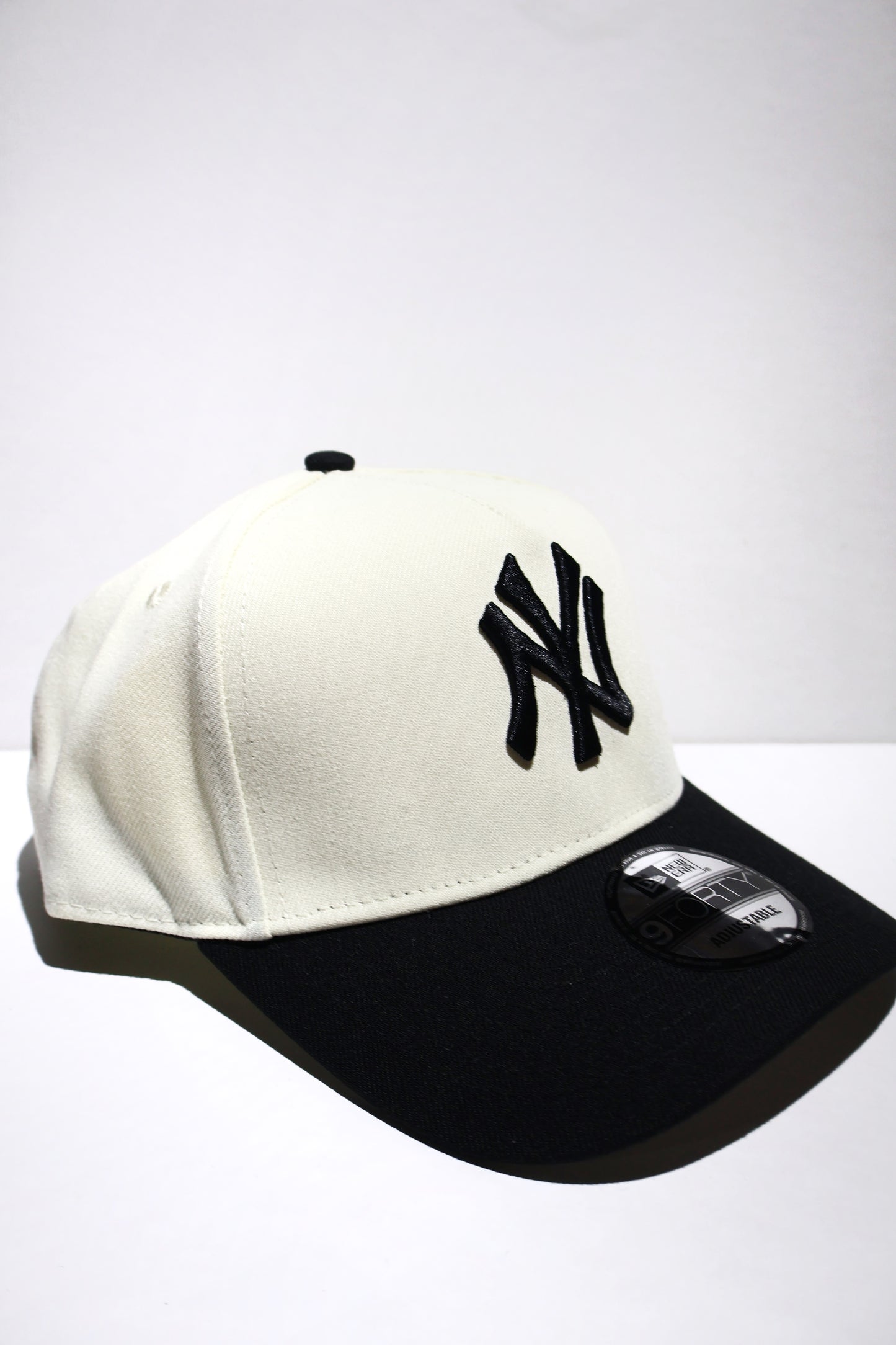 NY CREAM AND BLACK A FRAME