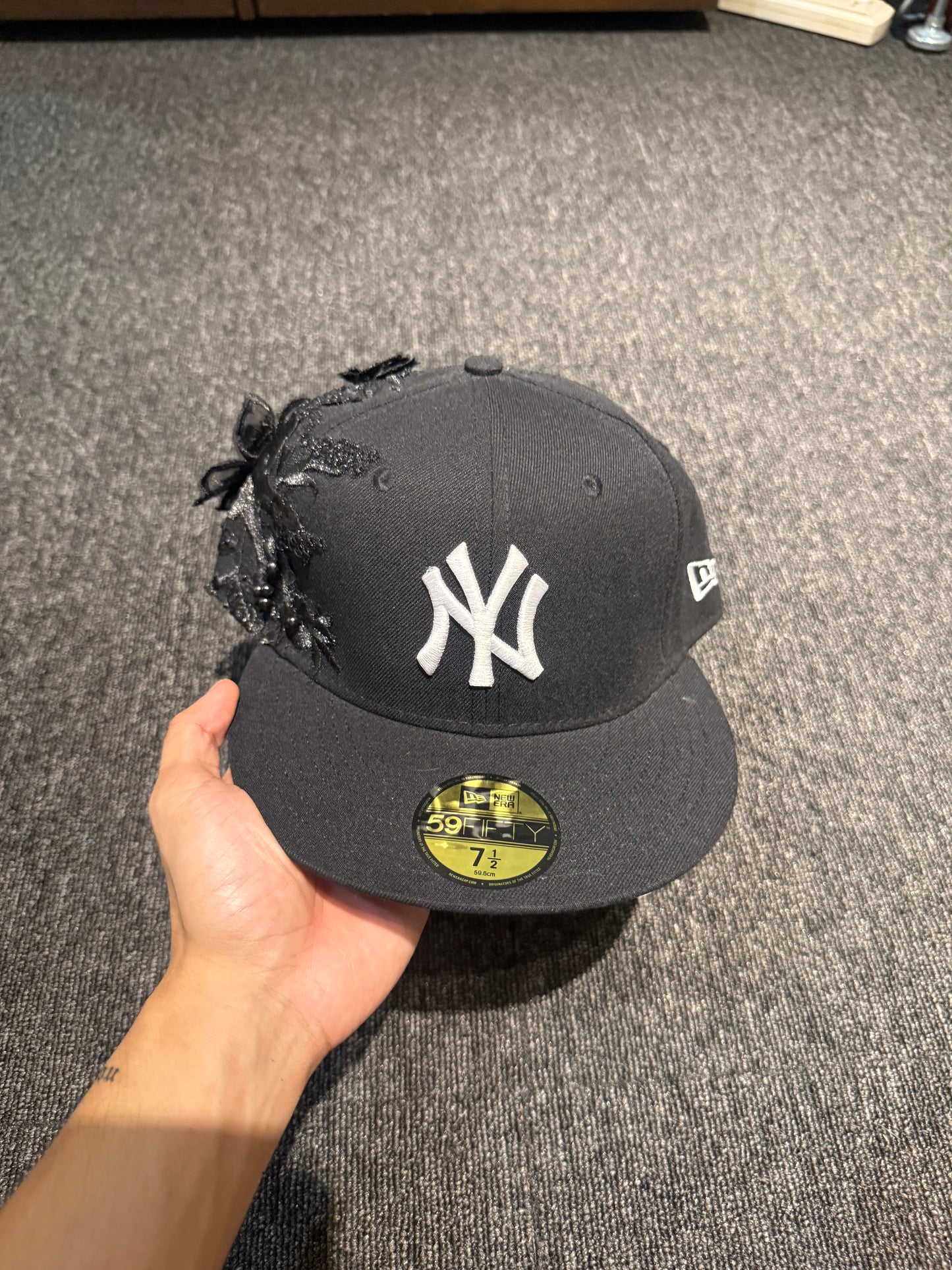 NY FLORAL BLACK FITTED HAT