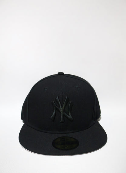 NY TRIPLE BLACK FITTED
