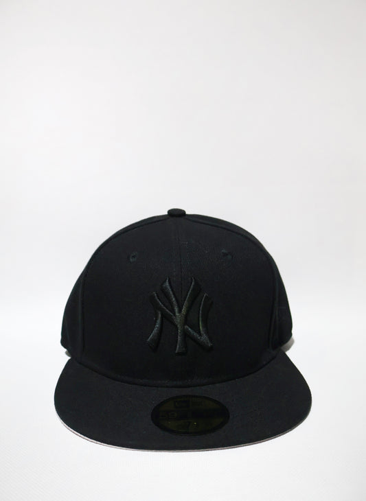 NY TRIPLE BLACK FITTED