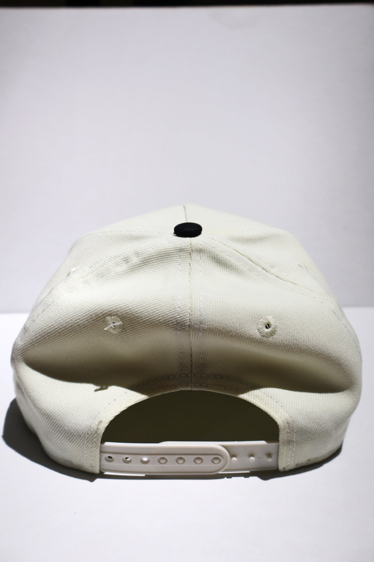 NY CREAM AND BLACK A FRAME