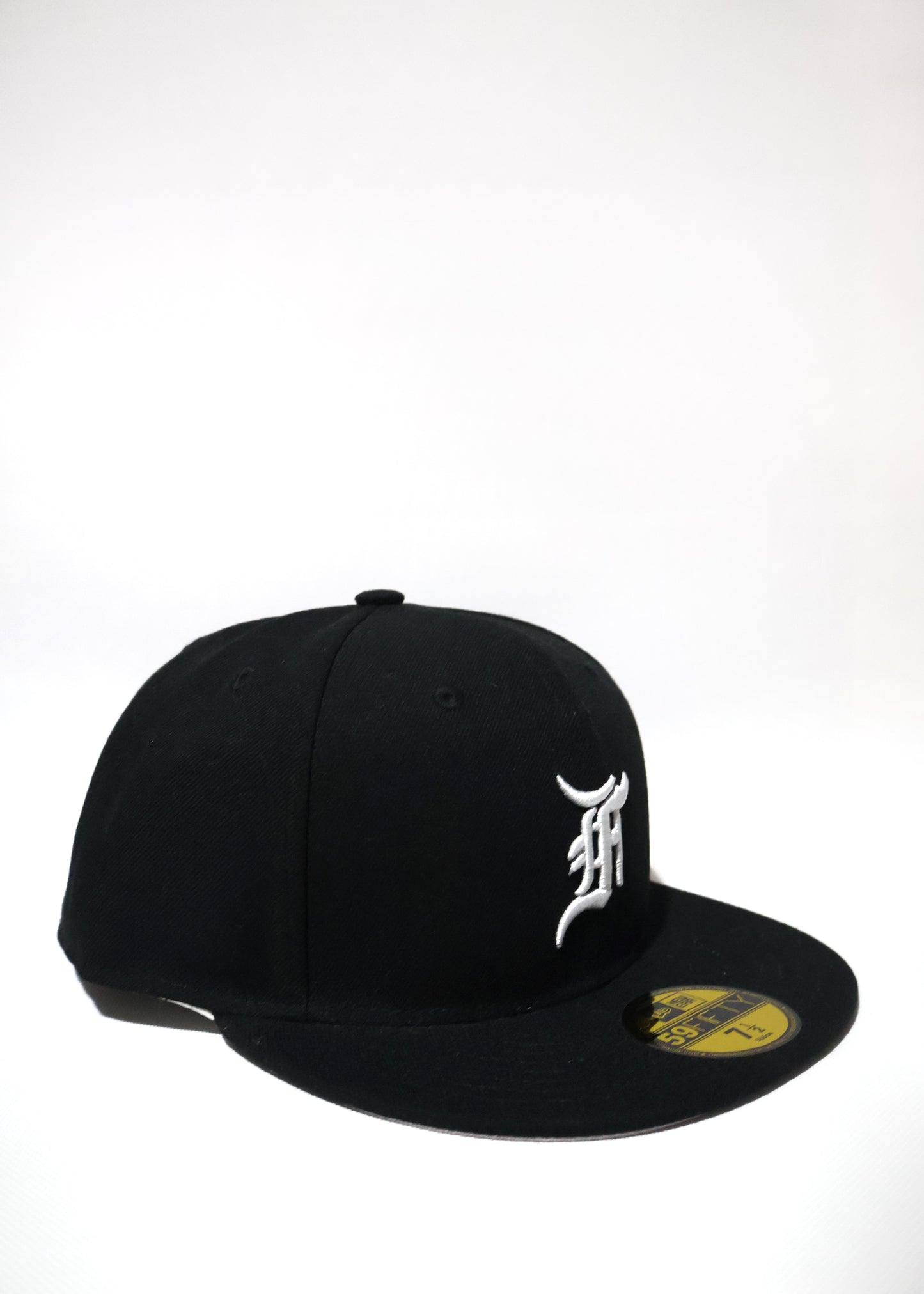 FOG PLAIN BLACK FITTED