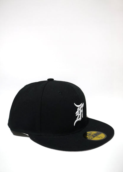 FOG PLAIN BLACK FITTED