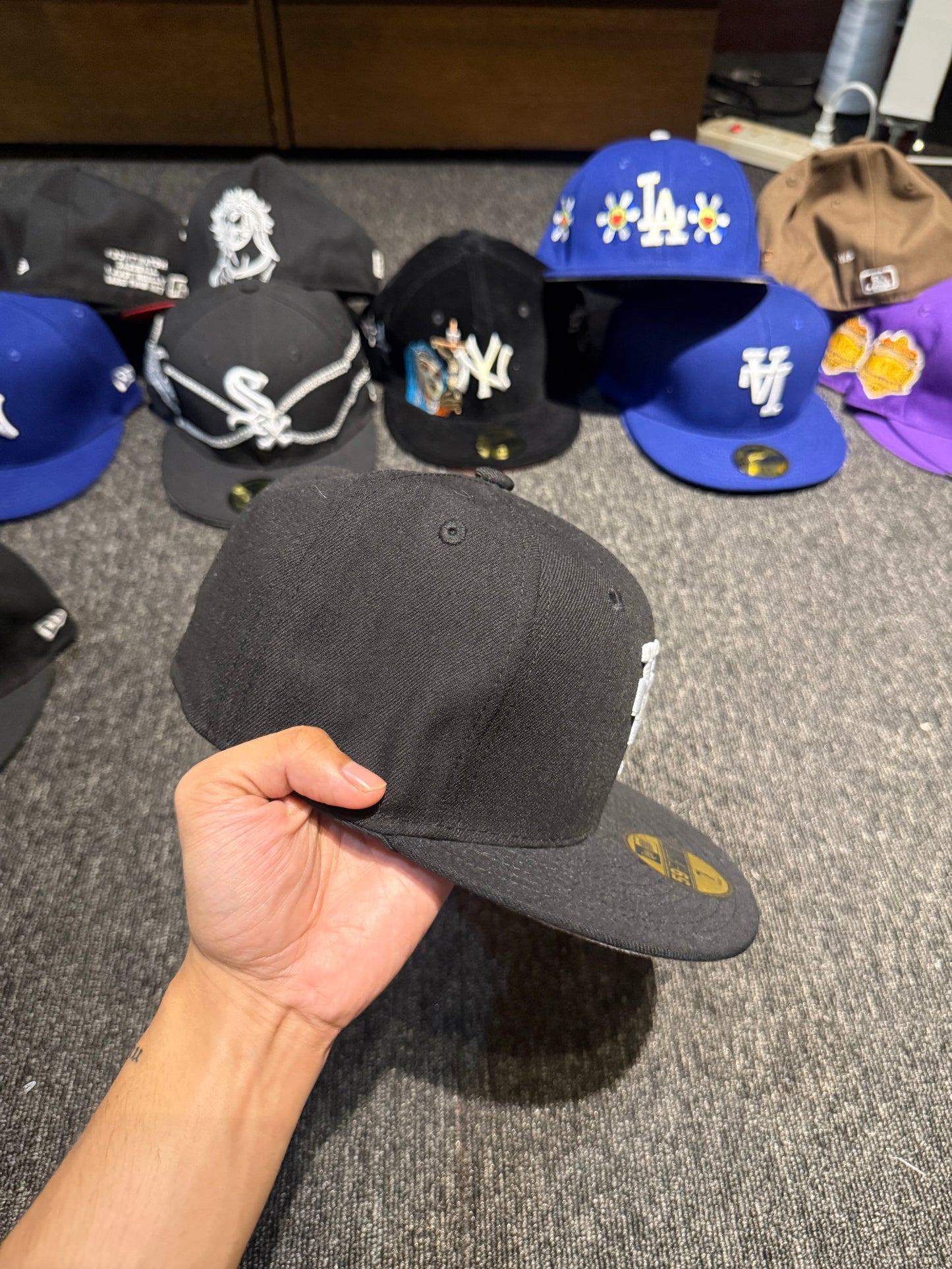 LA INVERTED FITTED HAT