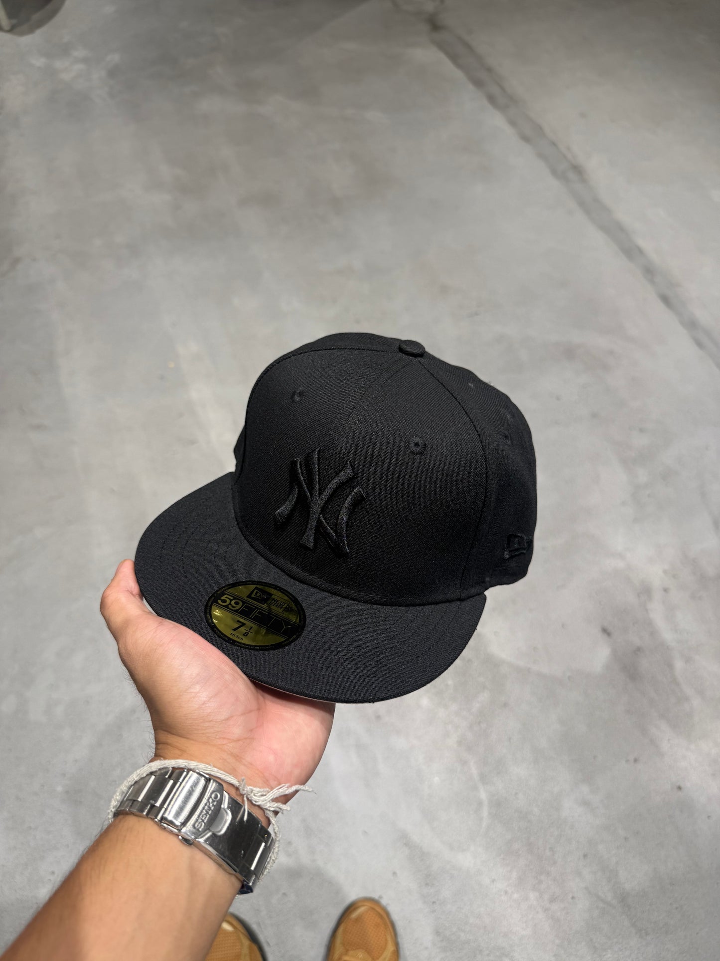 NY TRIPLE BLACK FITTED