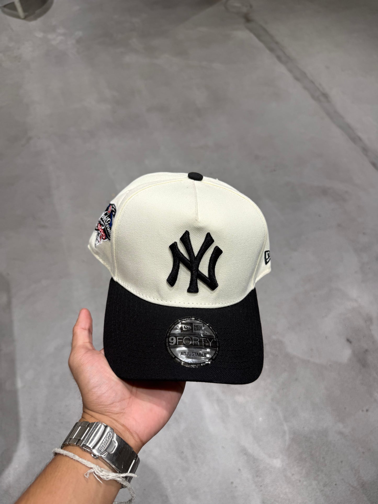 NY TWO TONE CREAM WHITE AFRAME