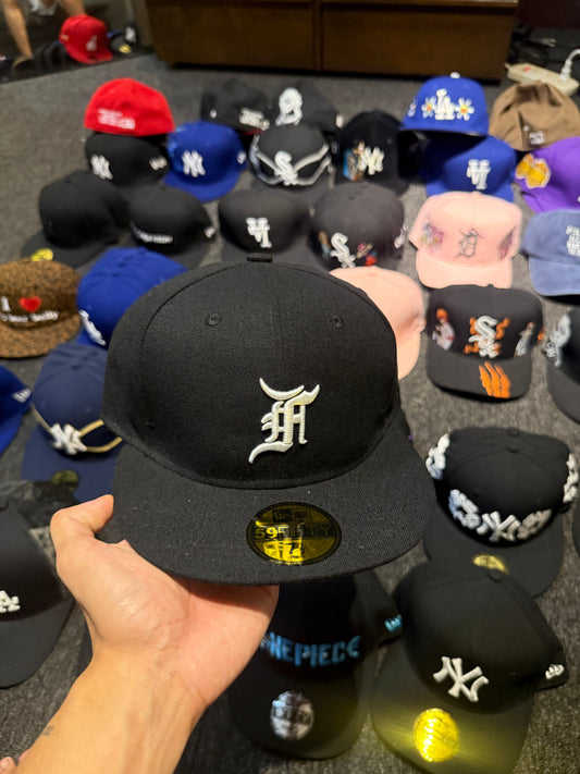 FOG BLACK FITTED HAT