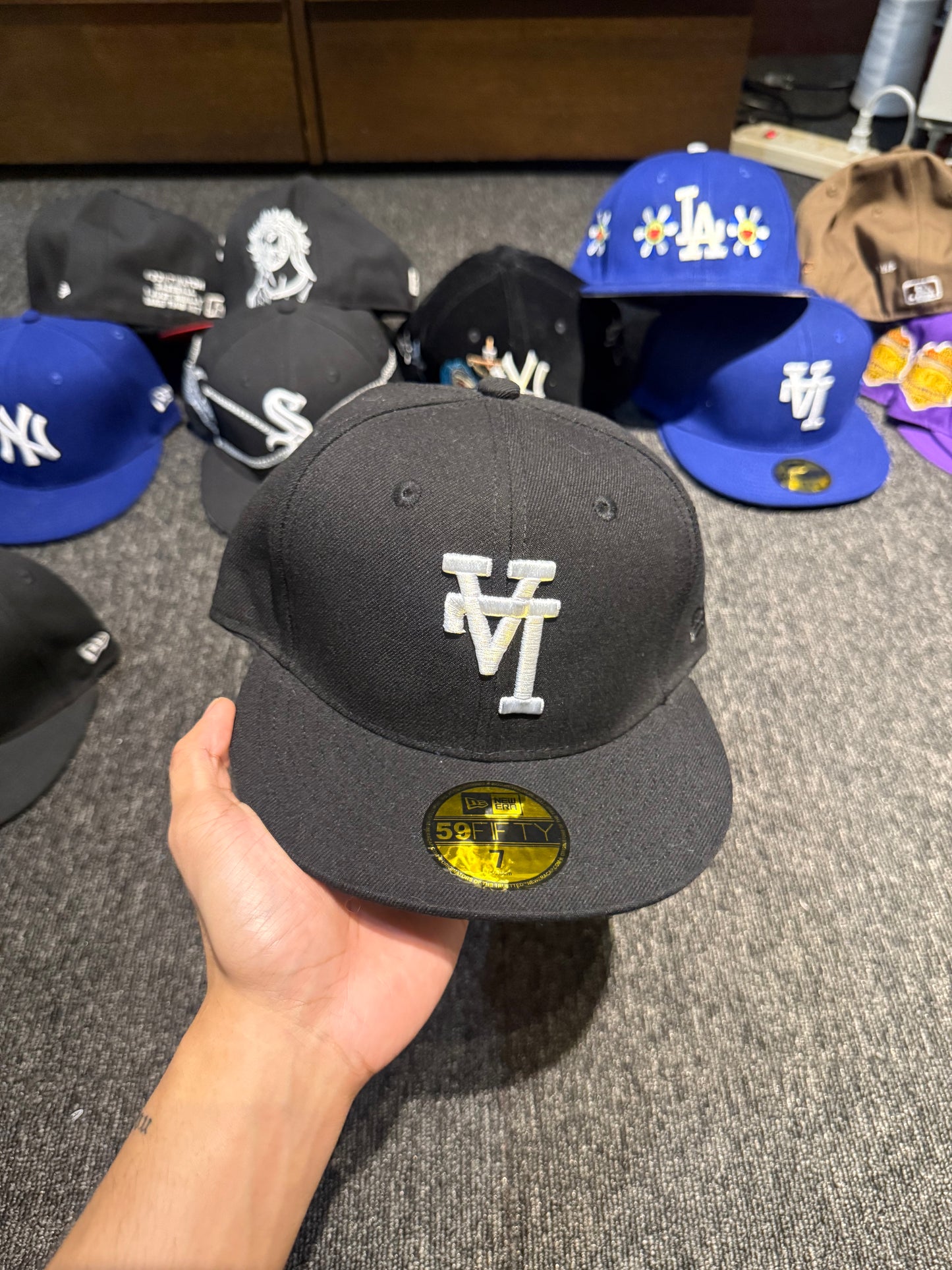 LA INVERTED FITTED HAT