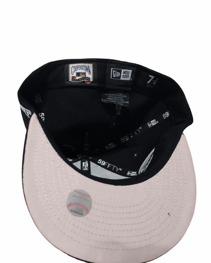 LA PLAIN BLACK FITTED HAT