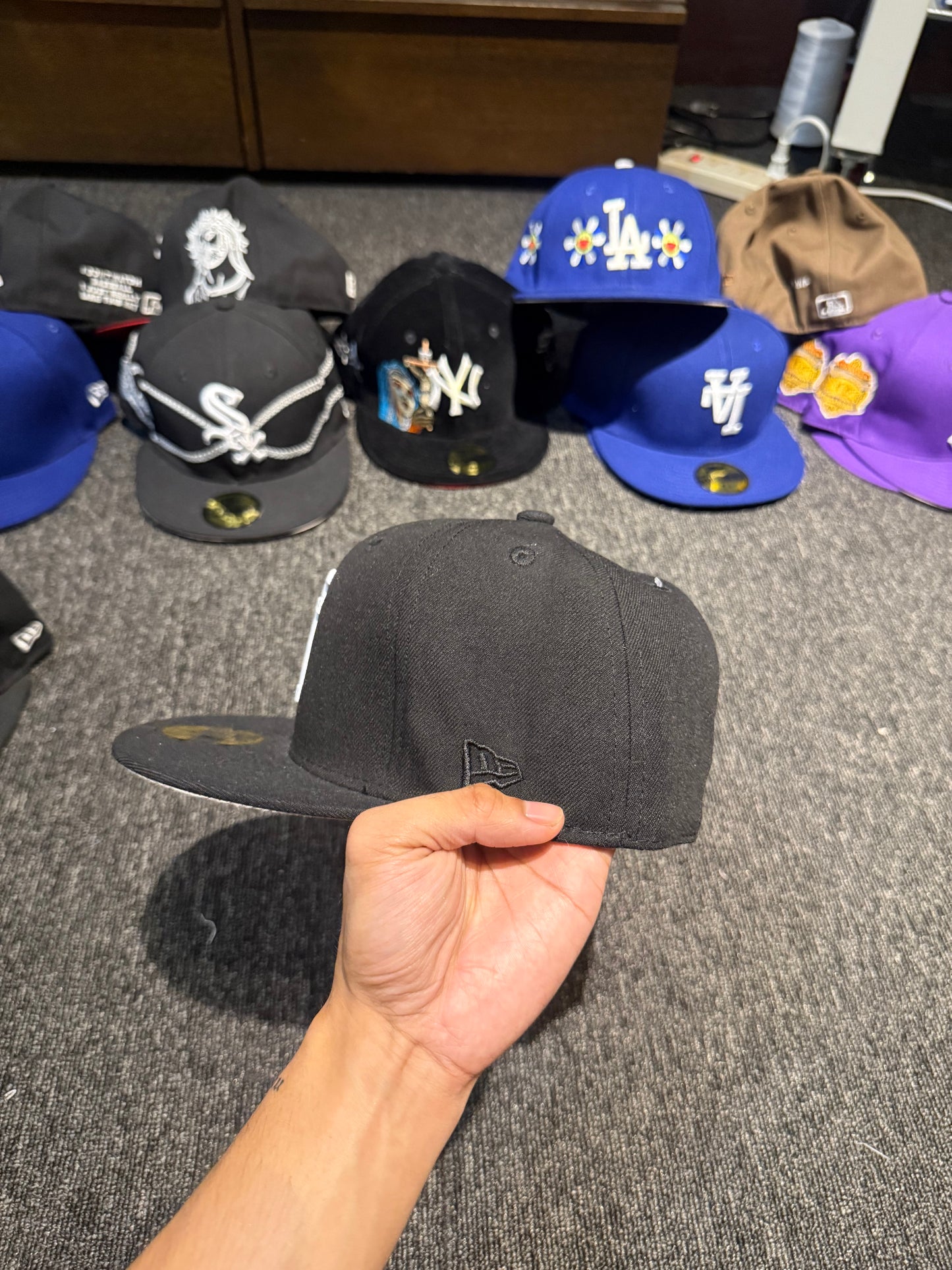 LA INVERTED FITTED HAT