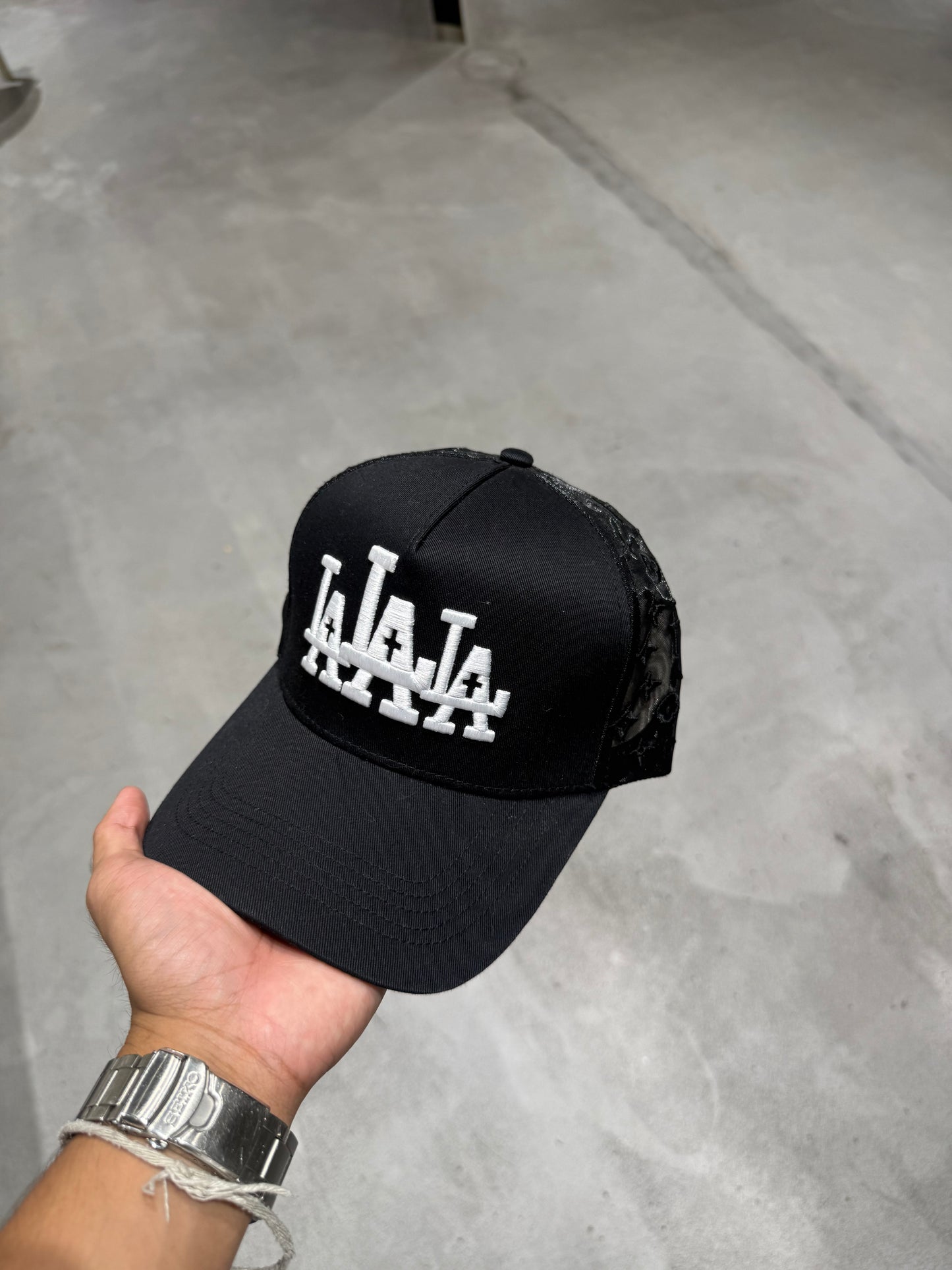 LA RUDE AWAKENINGS BLACK