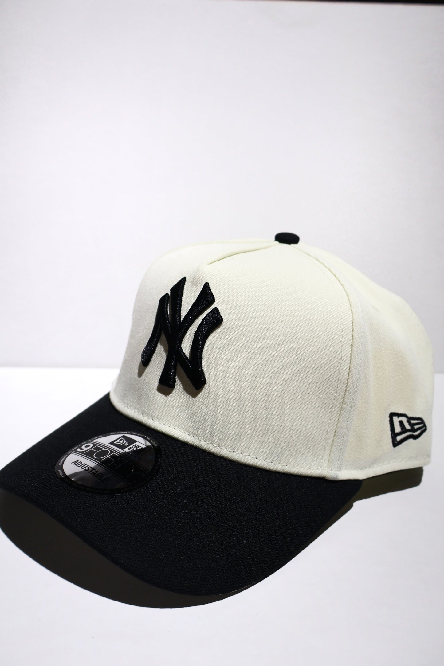 NY CREAM AND BLACK A FRAME