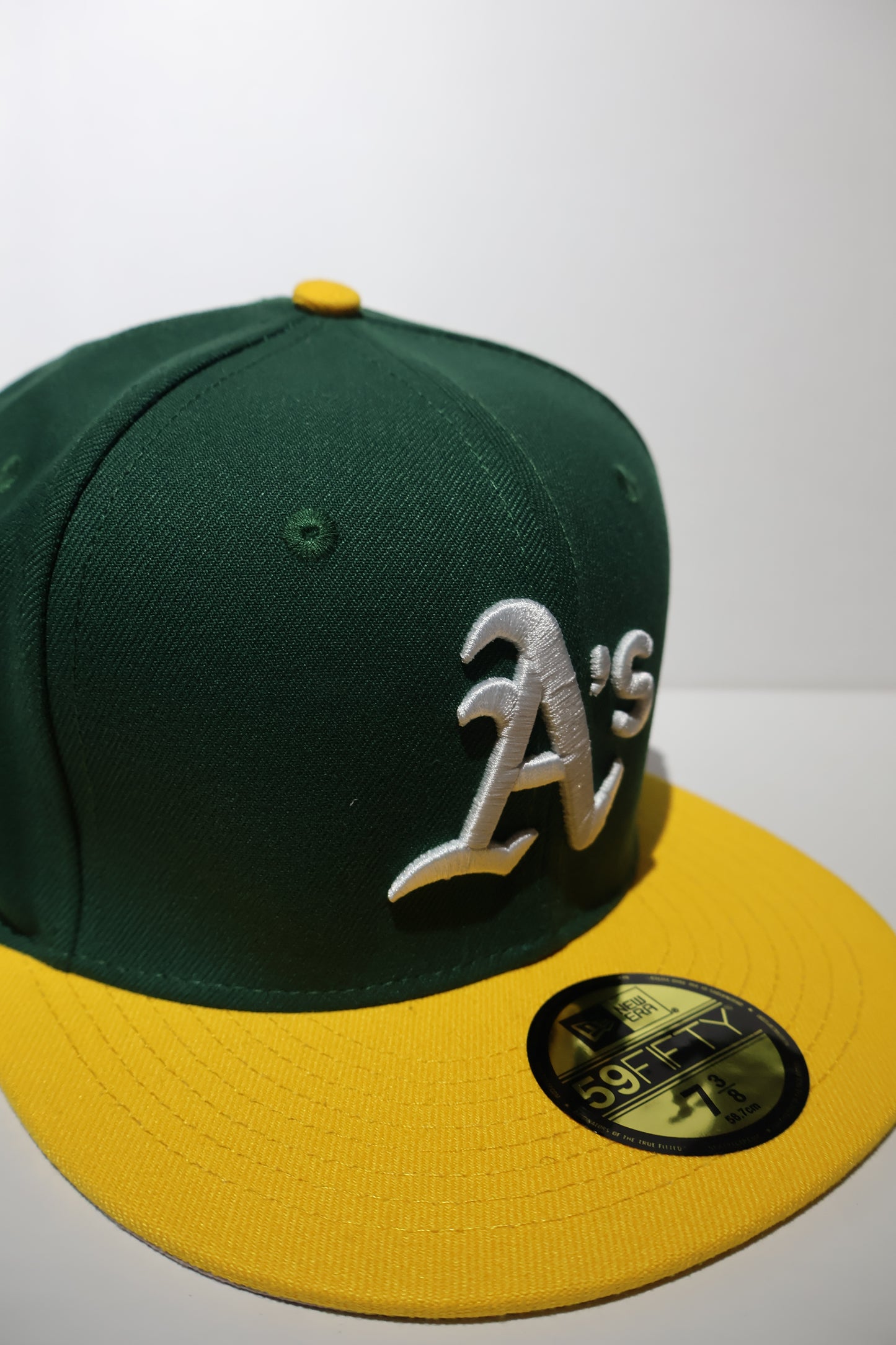 A OAKLAND TWO TONE FITTED HAT
