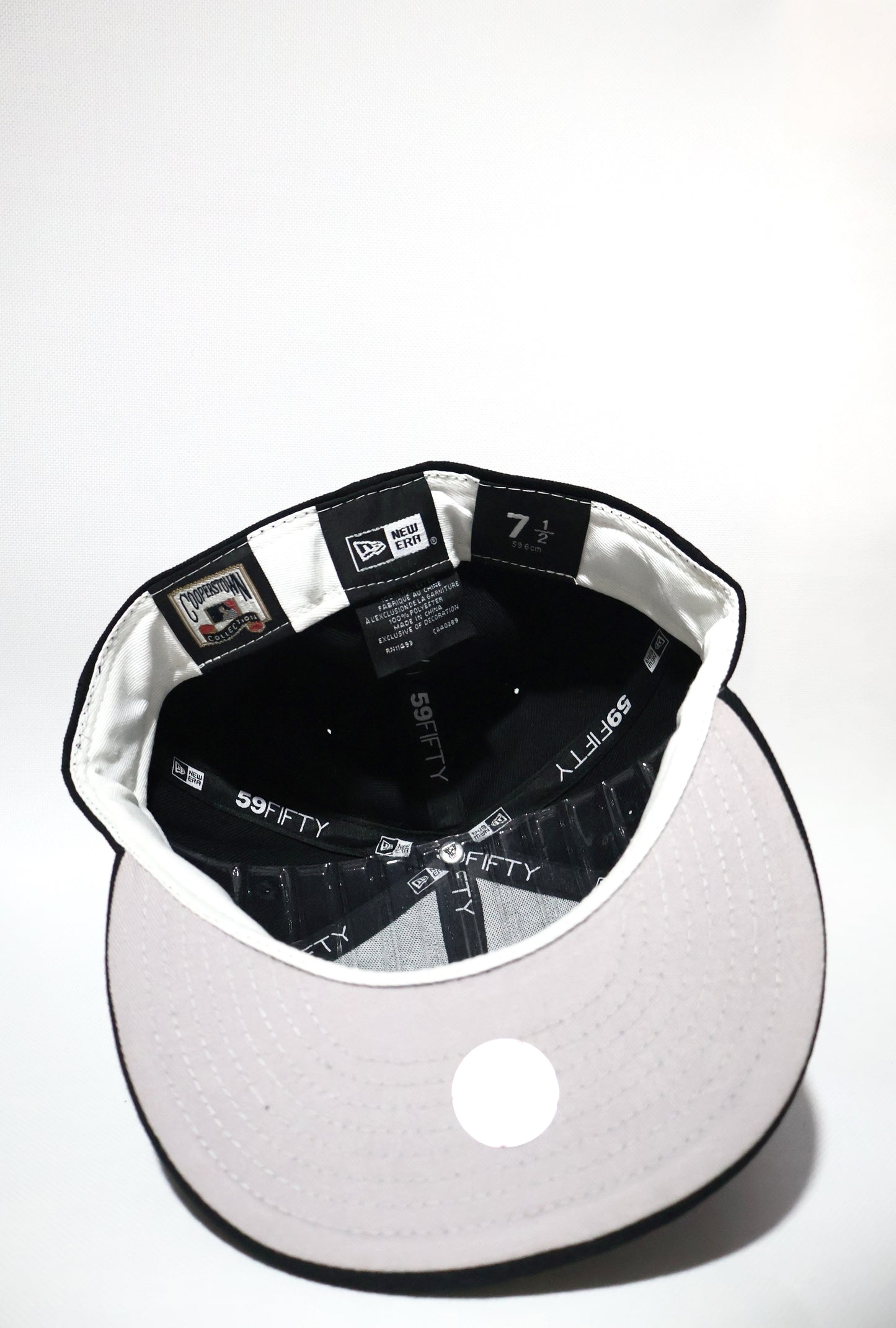 FOG PLAIN BLACK FITTED