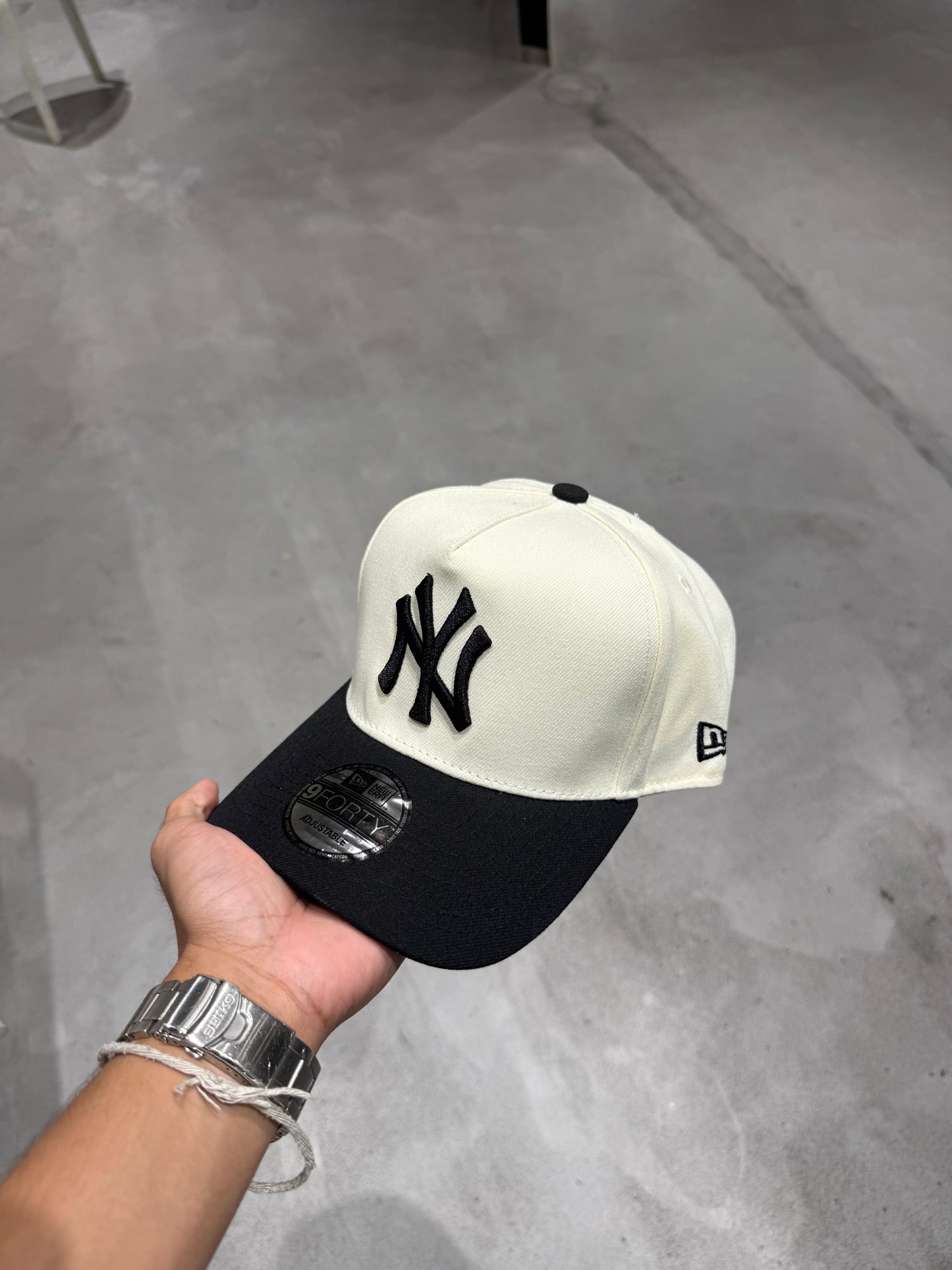 NY TWO TONE CREAM WHITE AFRAME