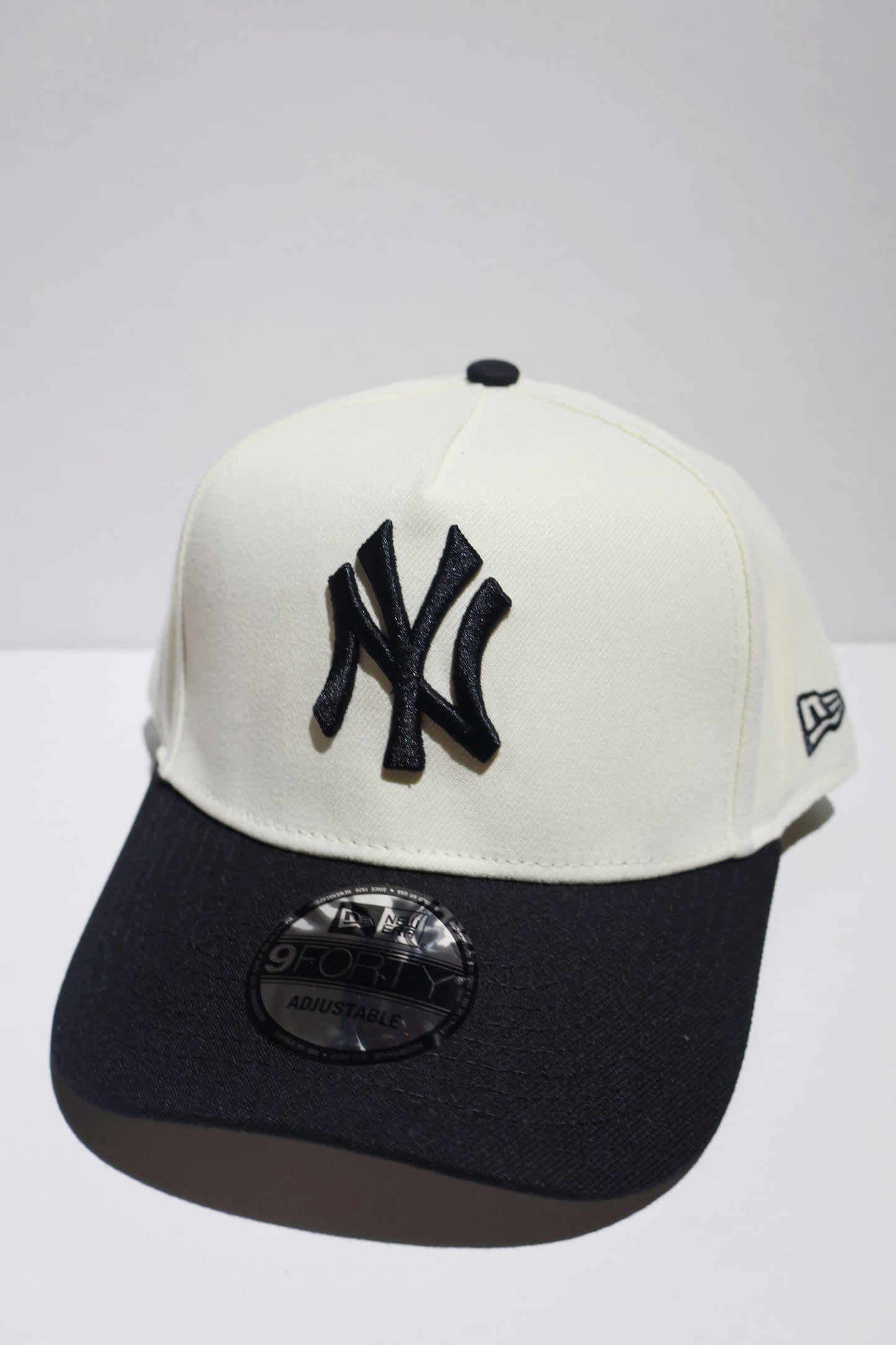 NY CREAM AND BLACK A FRAME