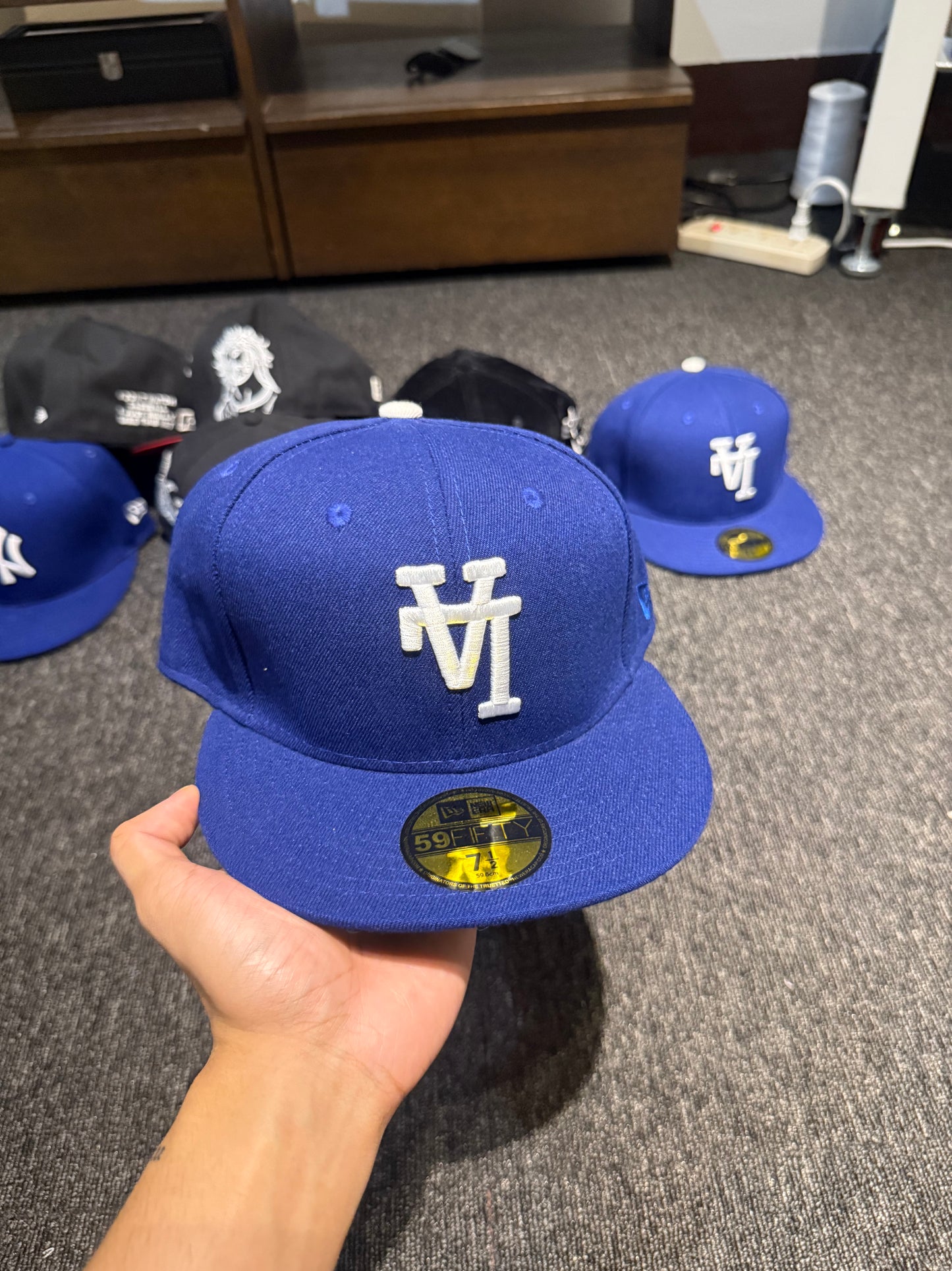 LA INVERTED FITTED HAT