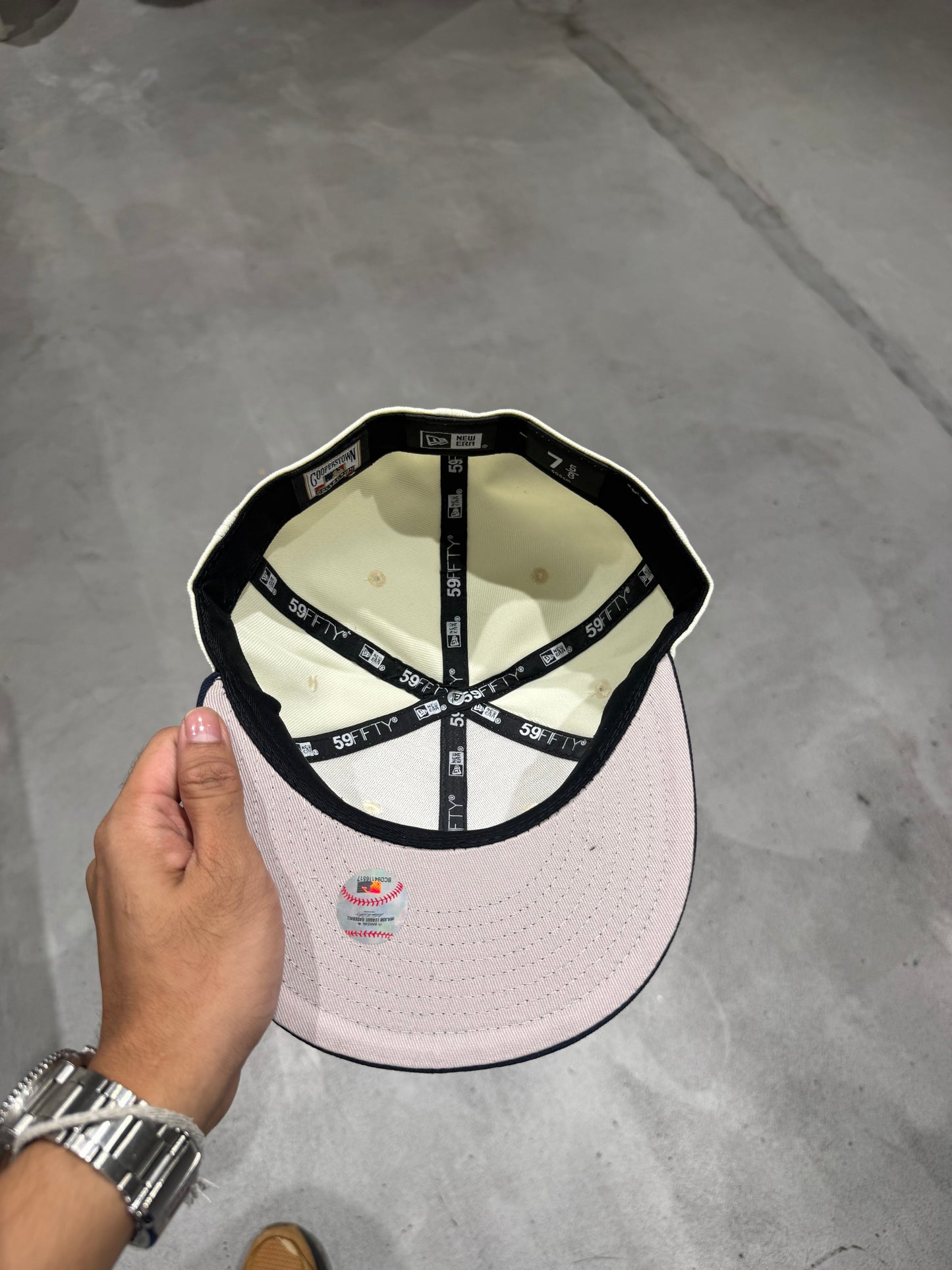 LA TWO TONE CREAM NAVY FITTED