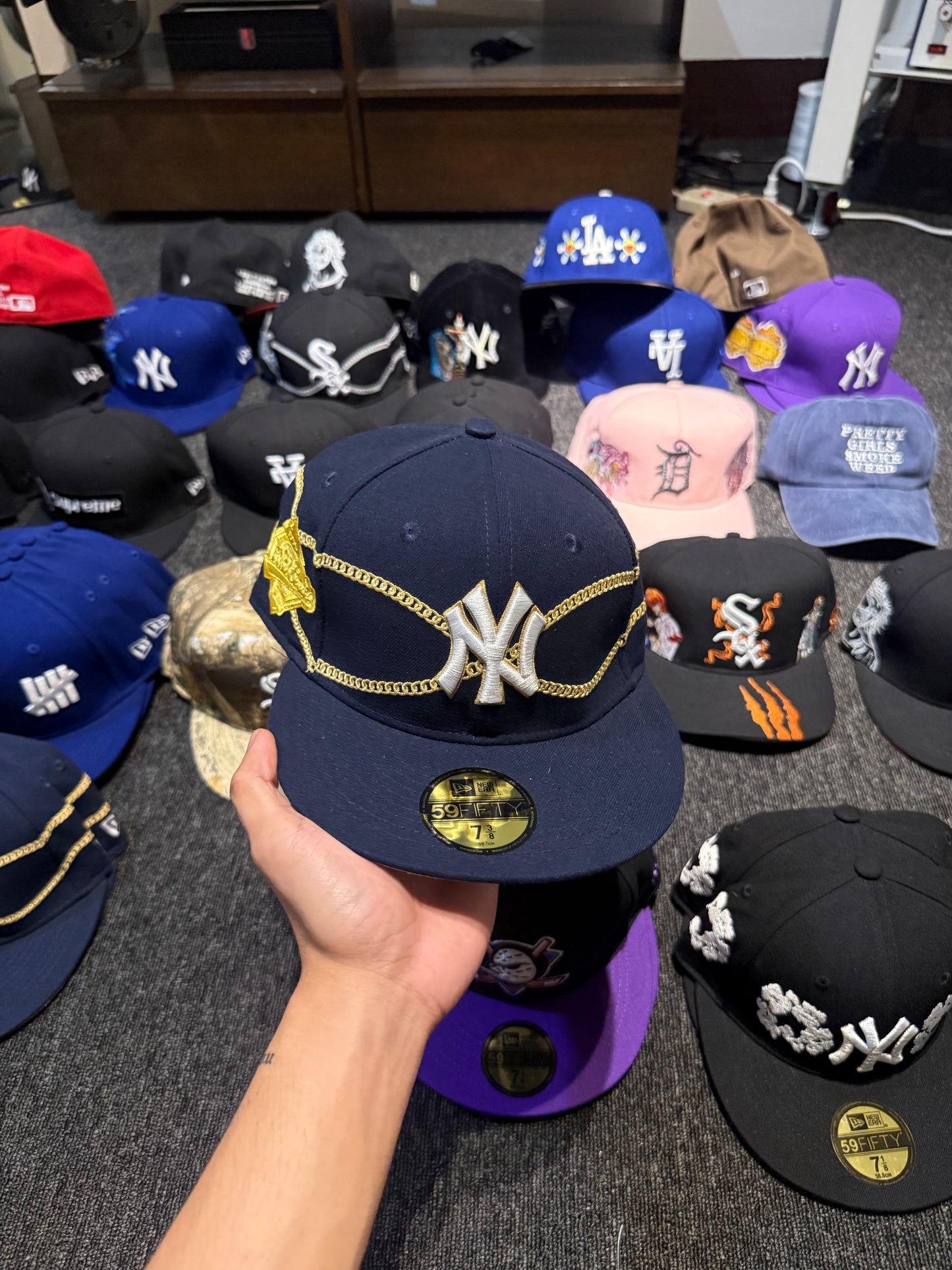 NY GOLD CHAIN FITTED HAT