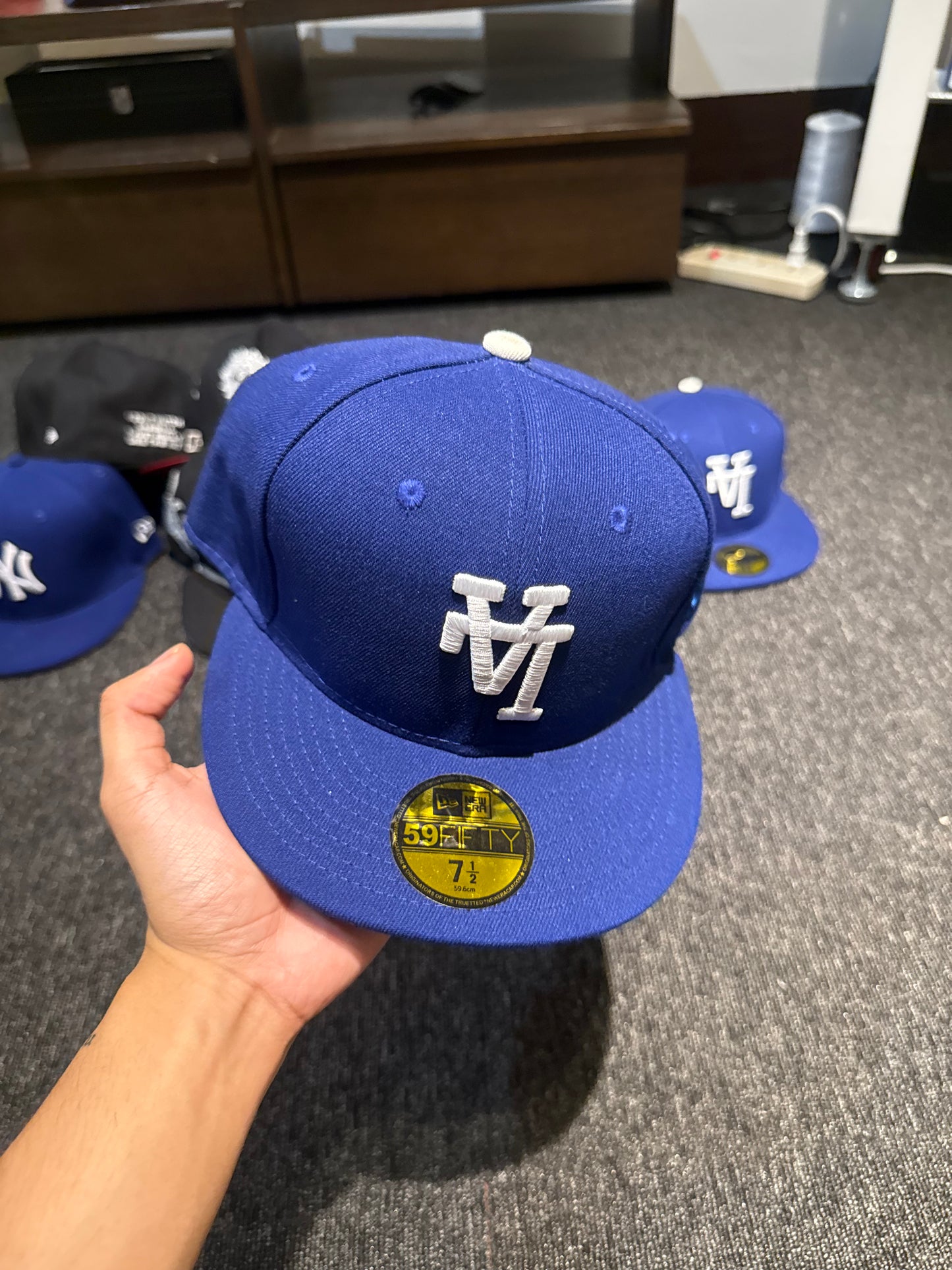 LA INVERTED FITTED HAT
