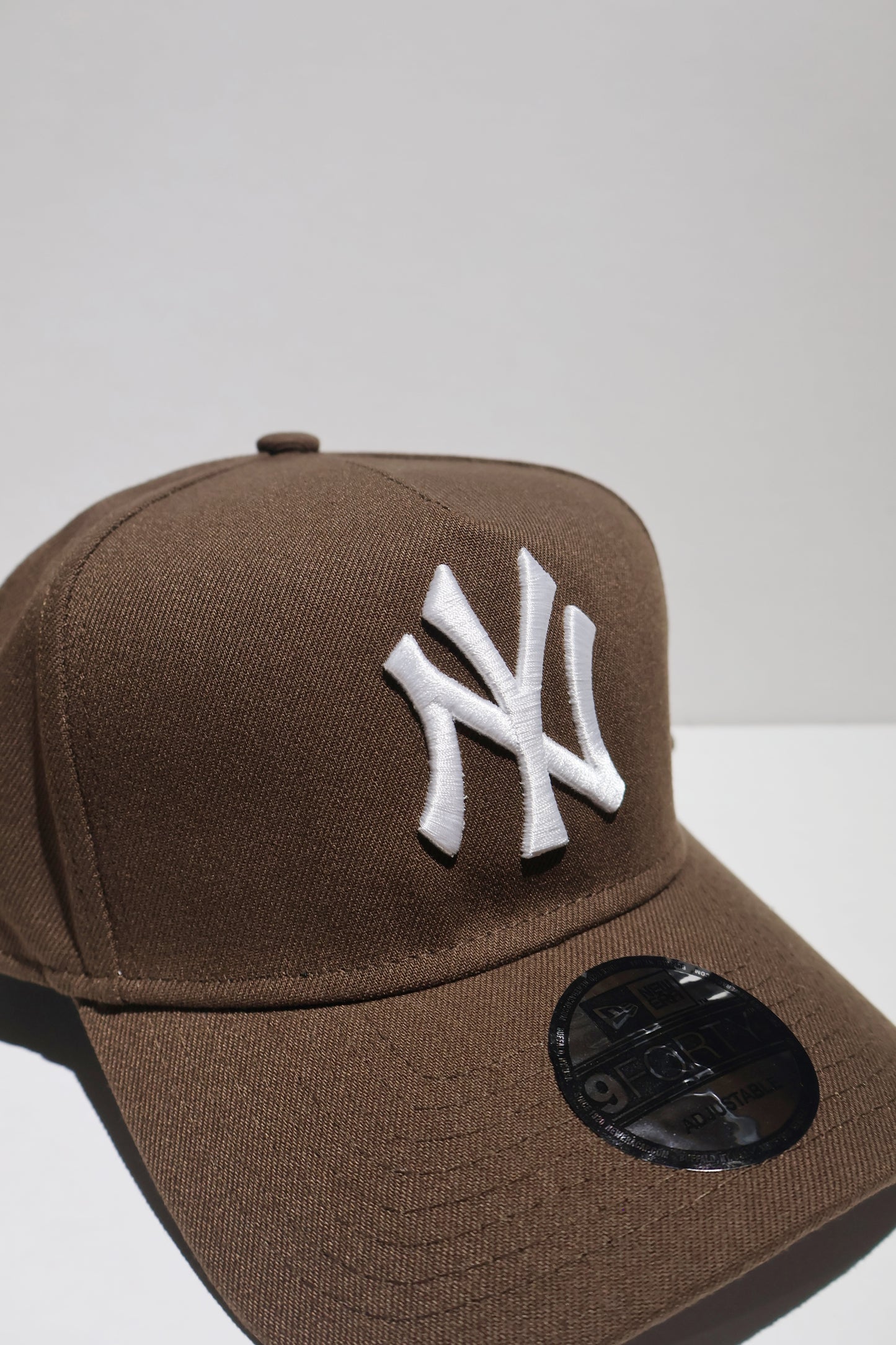 NY BROWN A FRAME SNAPACK
