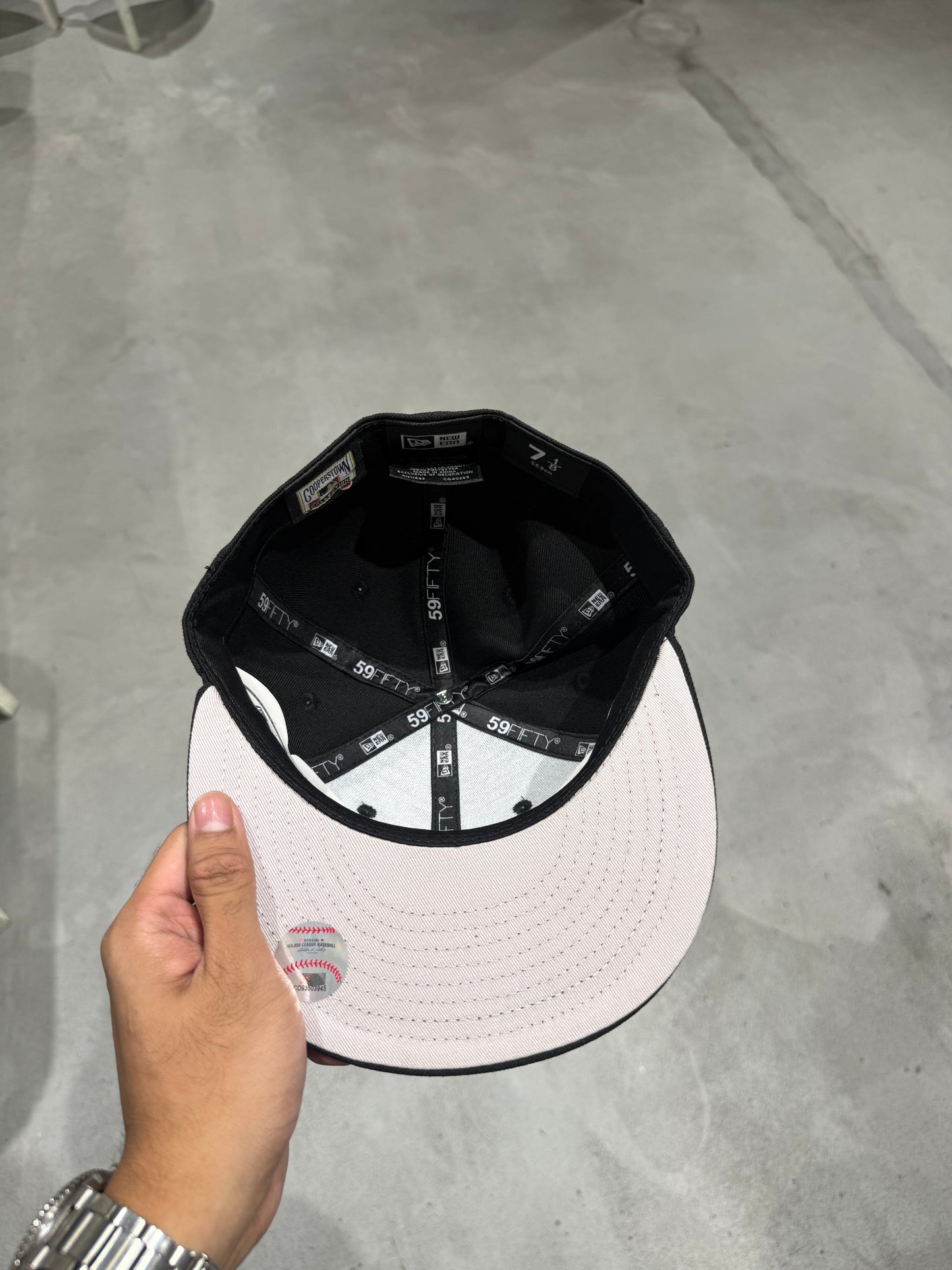 NY PLAIN BLACK FITTED