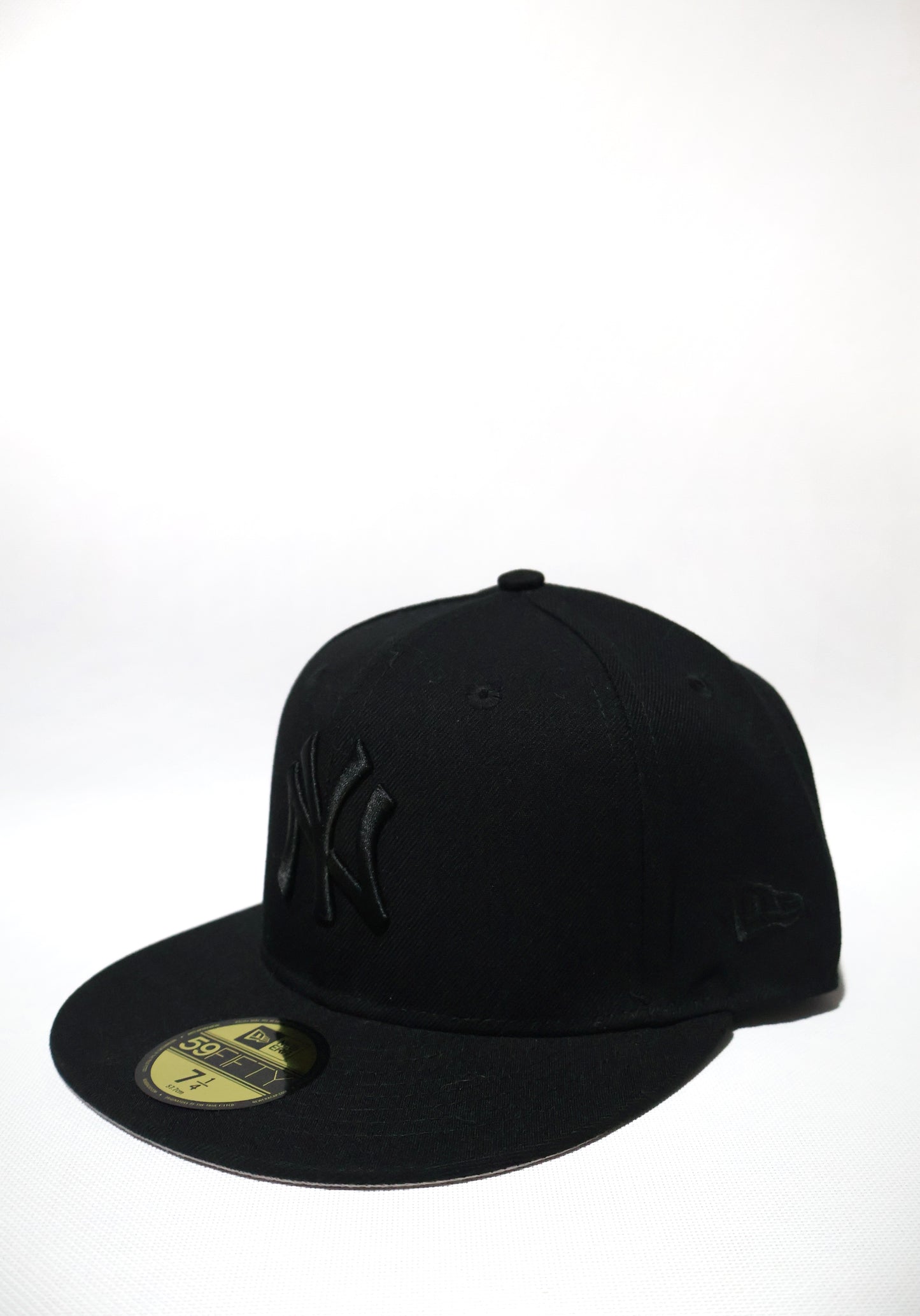 NY TRIPLE BLACK FITTED