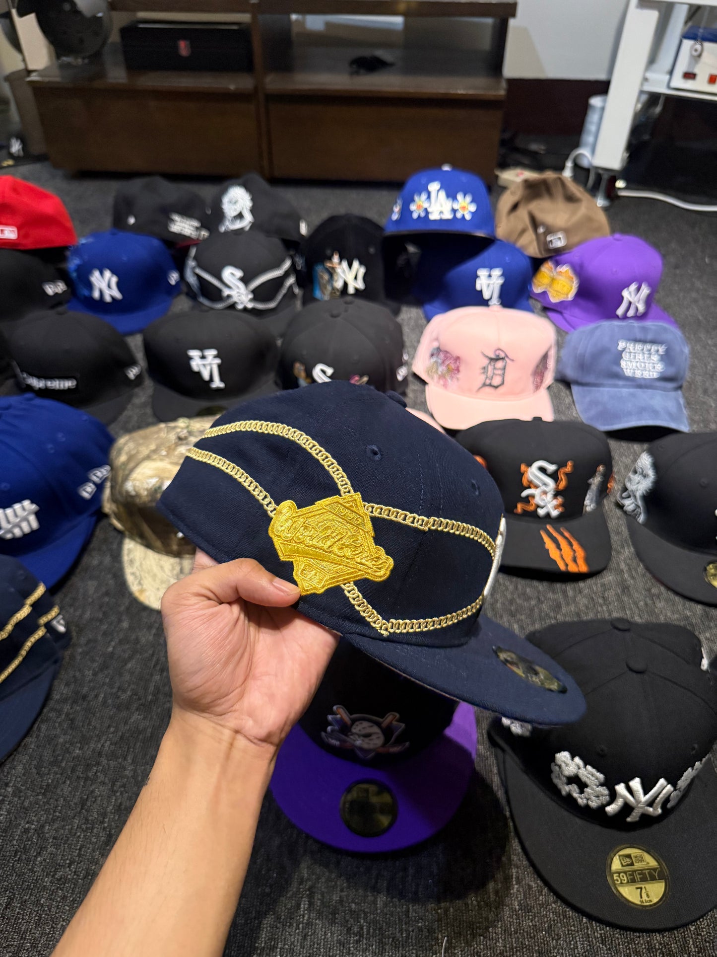 NY GOLD CHAIN FITTED HAT