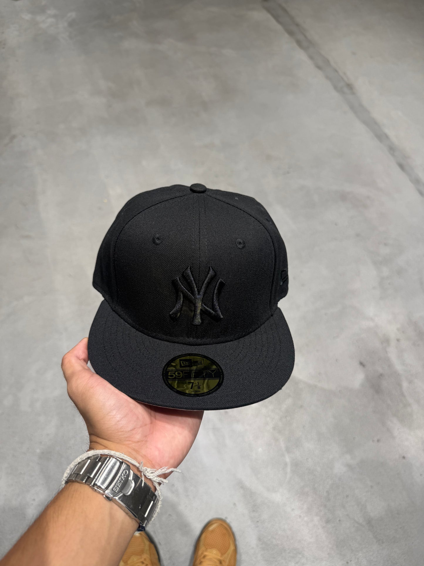 NY TRIPLE BLACK FITTED
