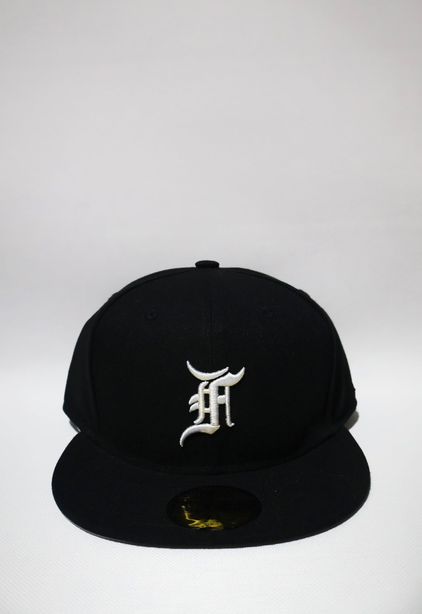 FOG PLAIN BLACK FITTED