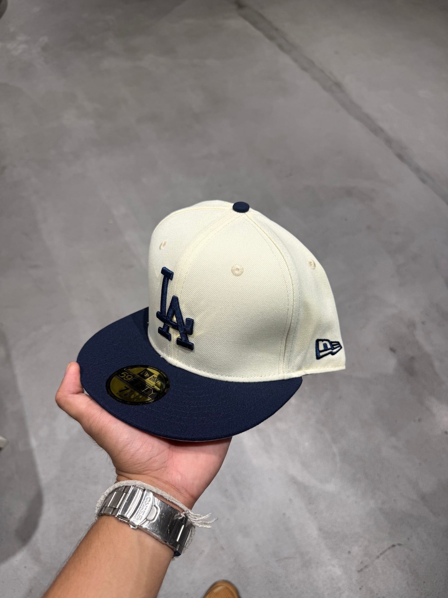 LA TWO TONE CREAM NAVY FITTED