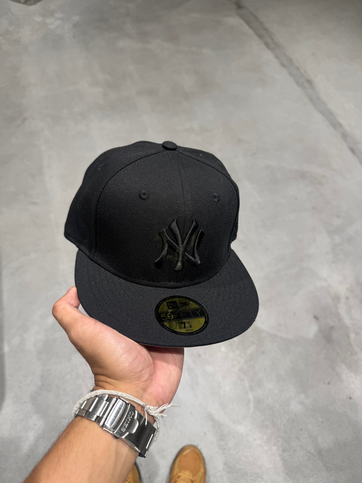 NY TRIPLE BLACK FITTED