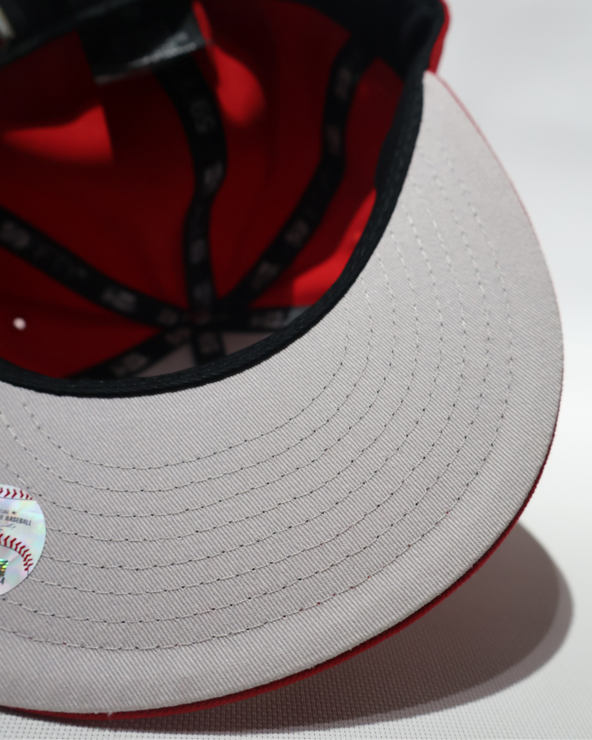LA PLAIN RED FITTED HAT