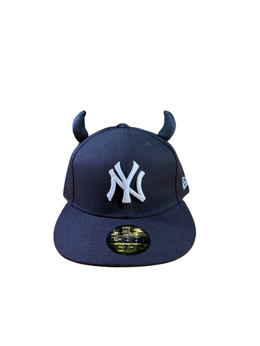 NY BLACK HORN FITTED HAT