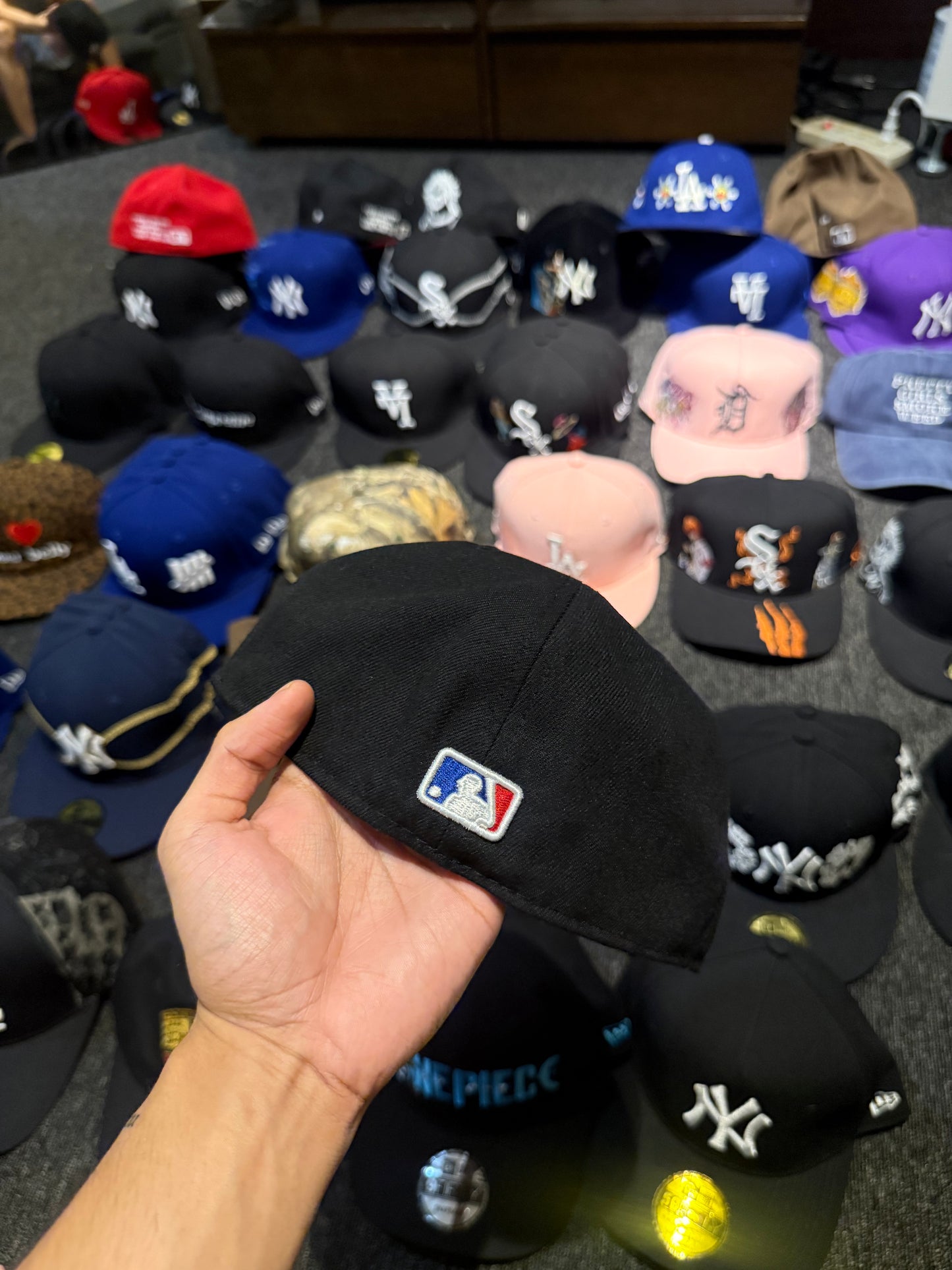 FOG BLACK FITTED HAT