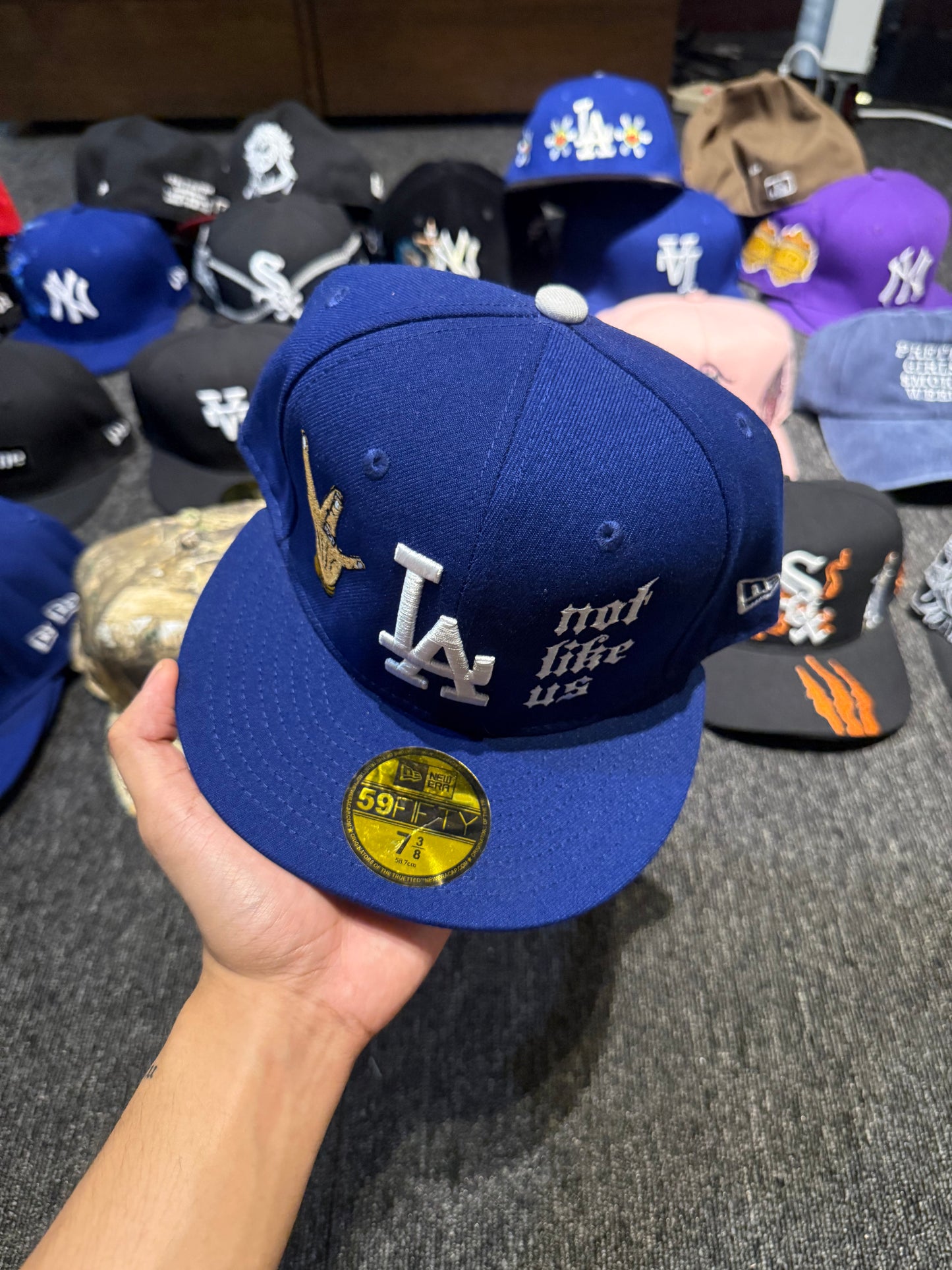 LA NOT LIKE US FITTED 7 3/8