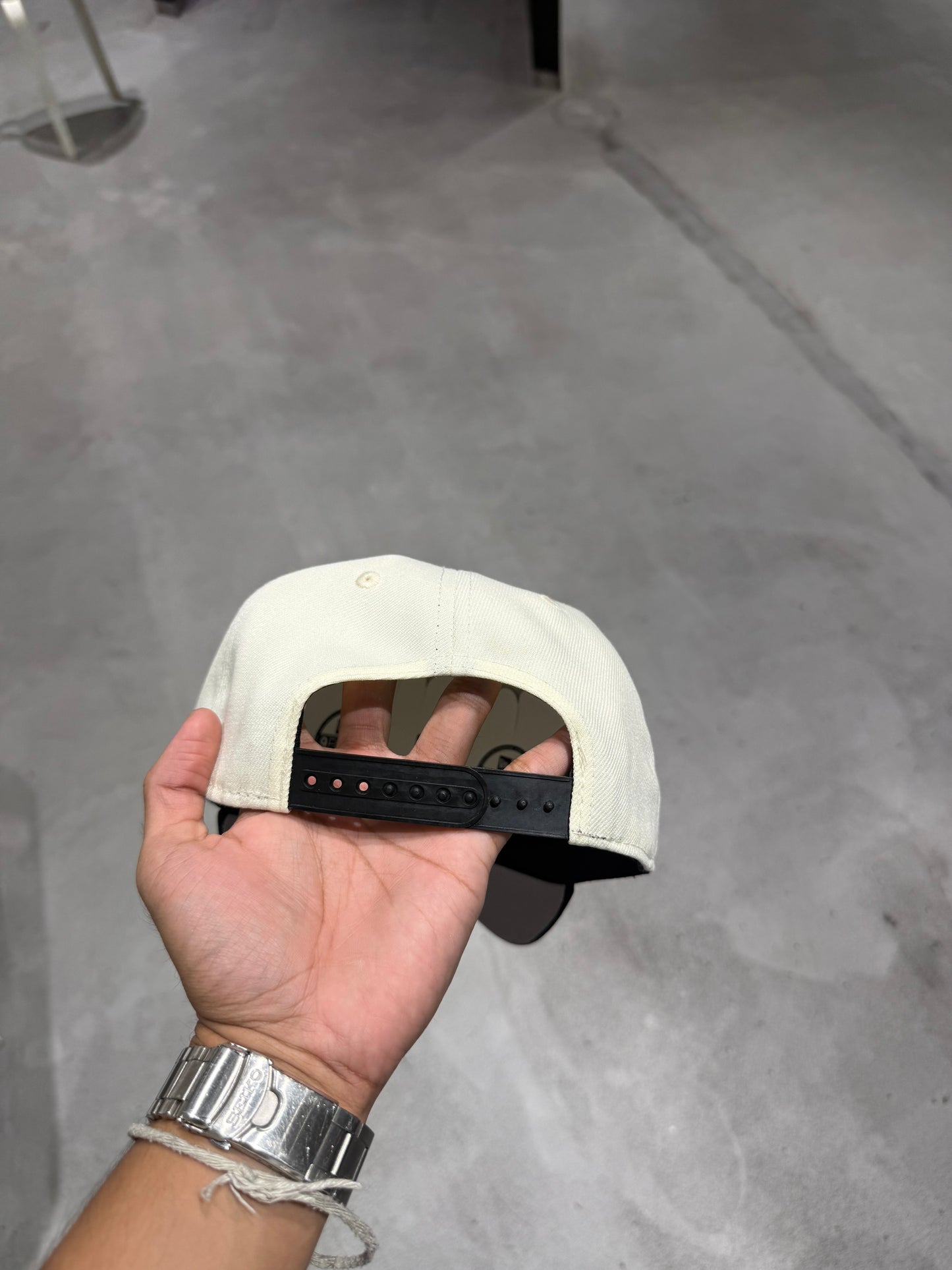 NY TWO TONE CREAM WHITE AFRAME