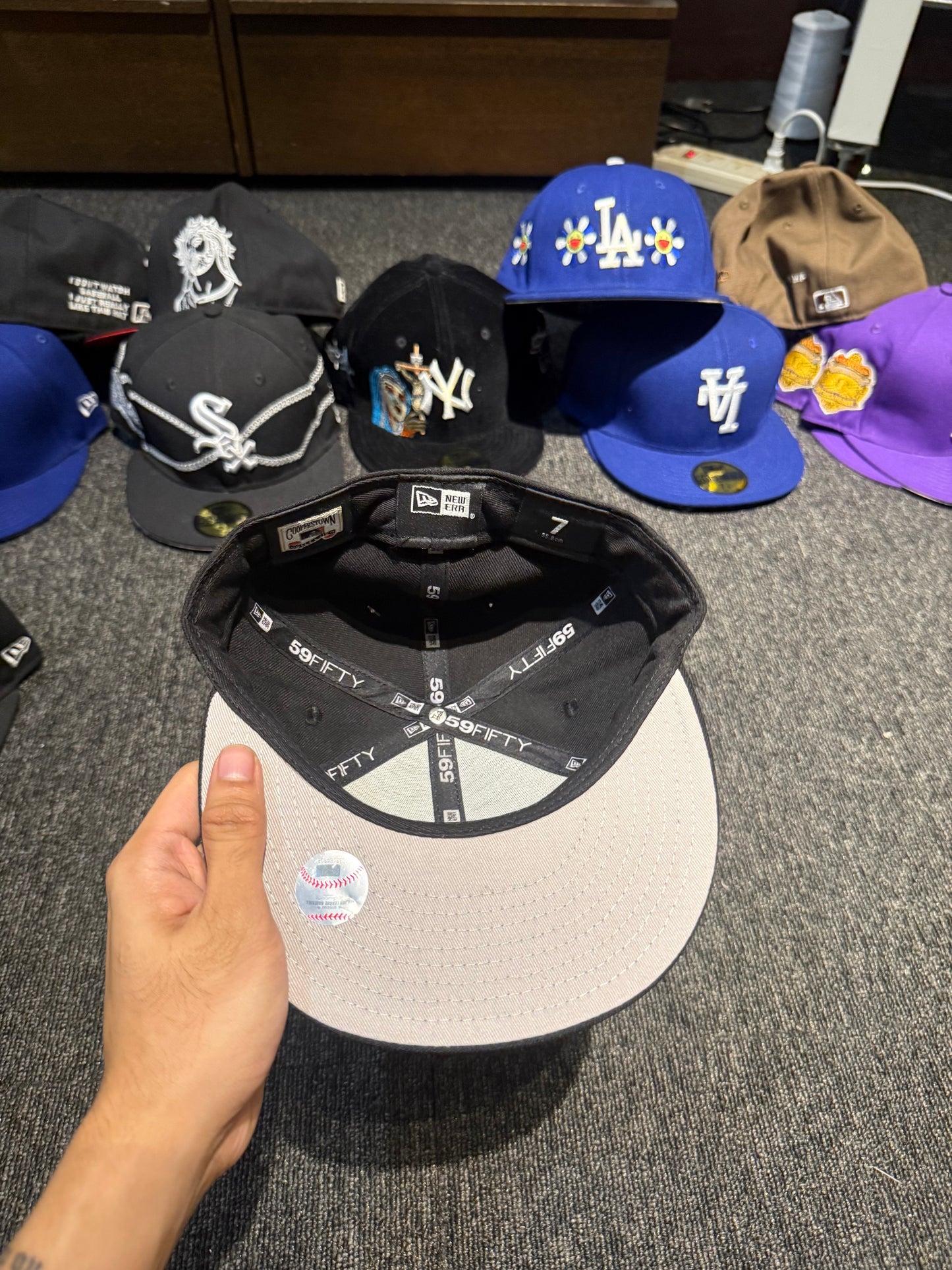 LA INVERTED FITTED HAT