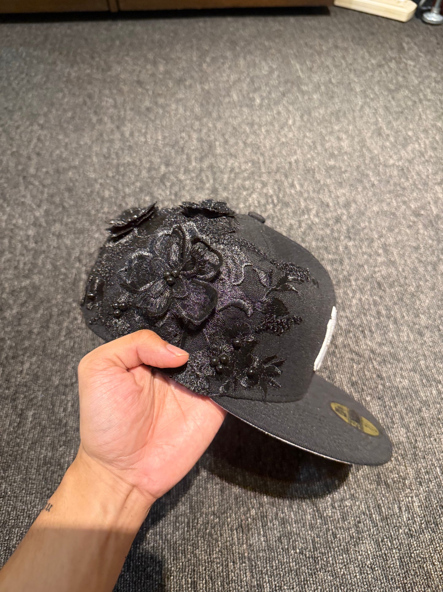 NY FLORAL BLACK FITTED HAT