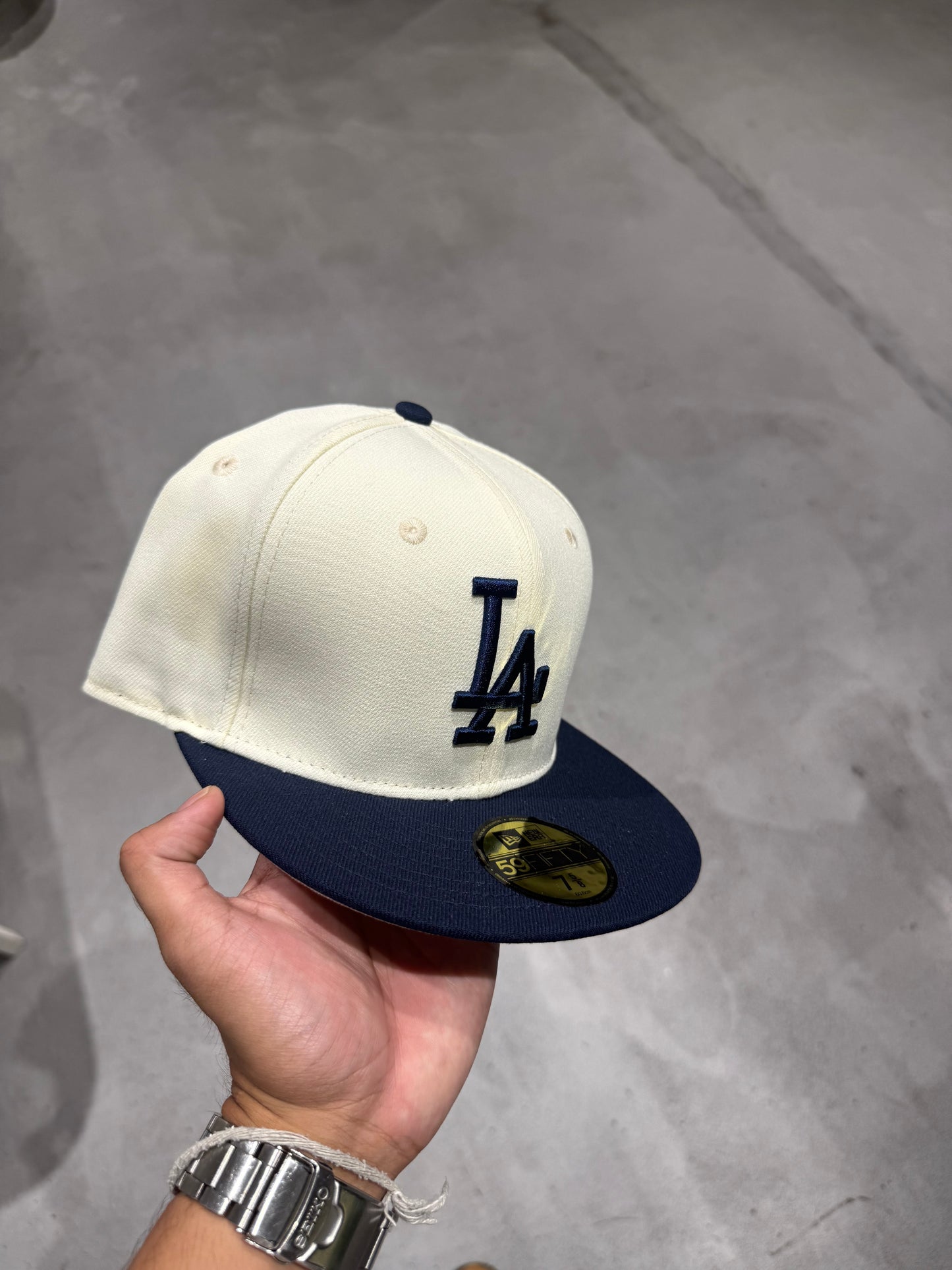 LA TWO TONE CREAM NAVY FITTED