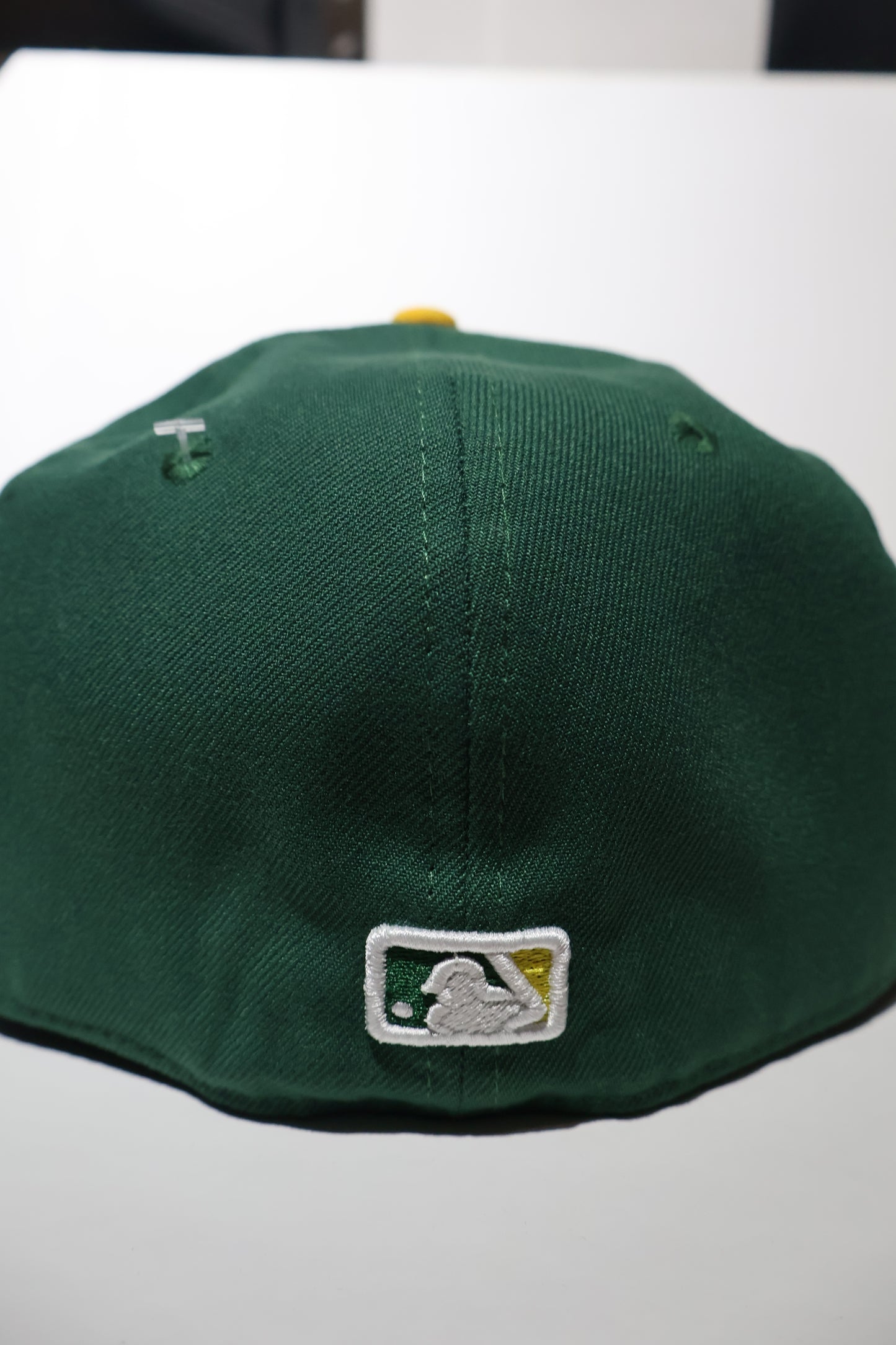 A OAKLAND TWO TONE FITTED HAT
