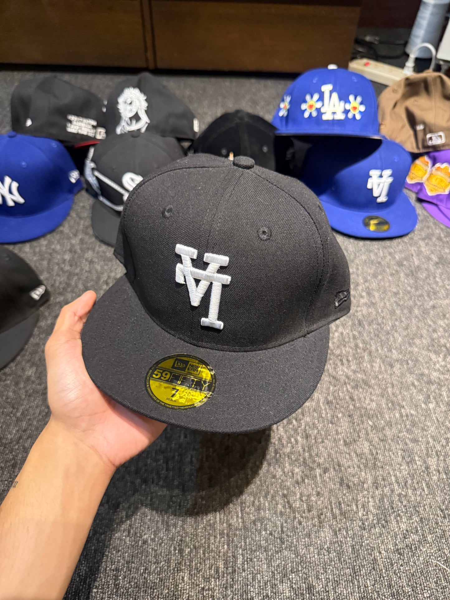 LA INVERTED FITTED HAT