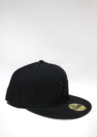 NY TRIPLE BLACK FITTED