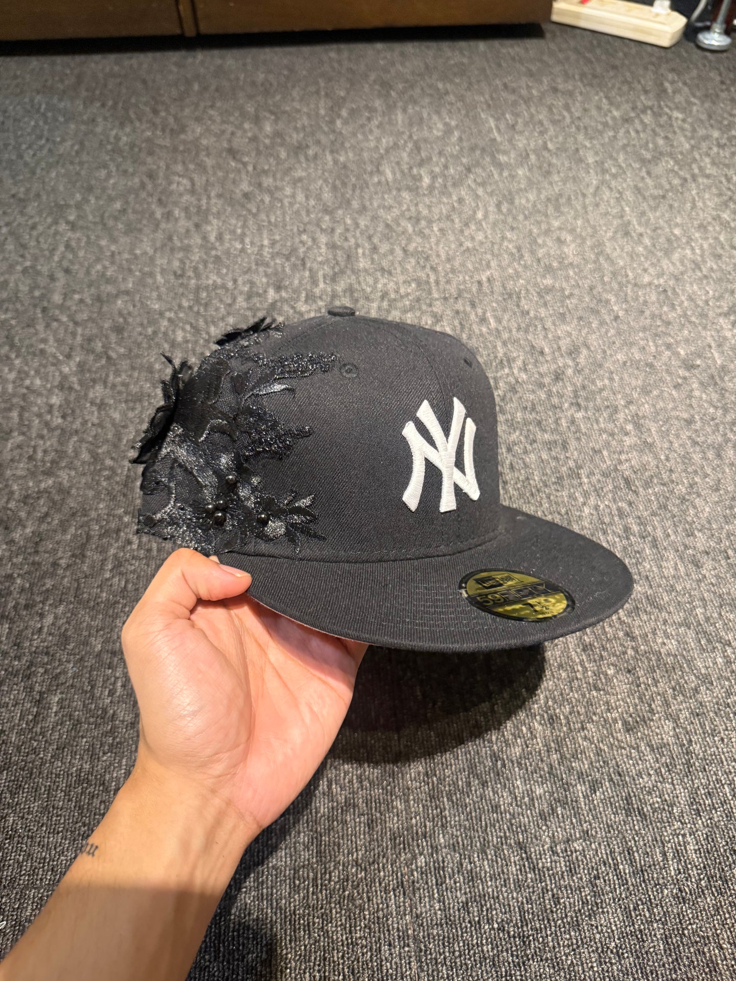 NY FLORAL BLACK FITTED HAT