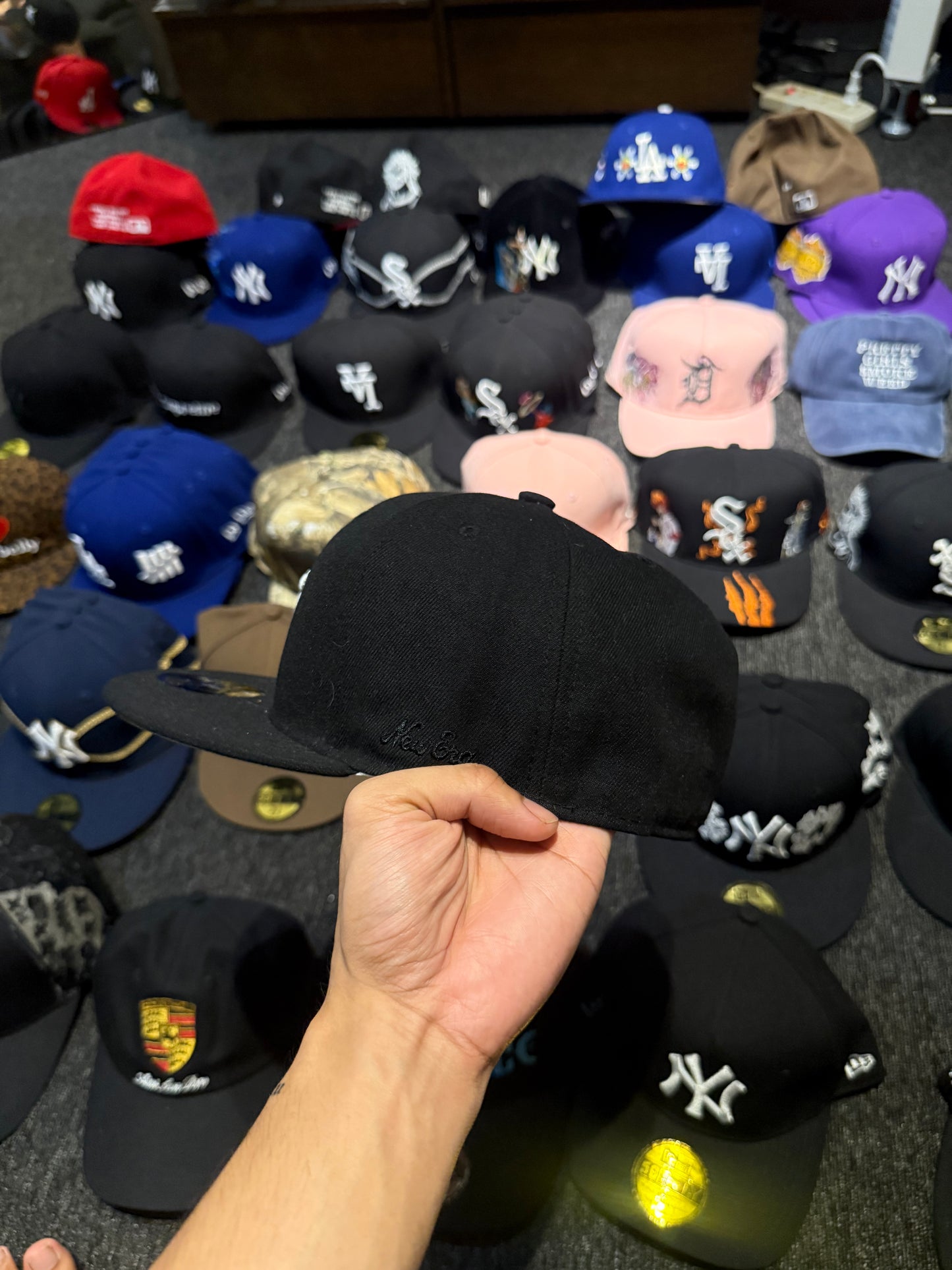 FOG BLACK FITTED HAT
