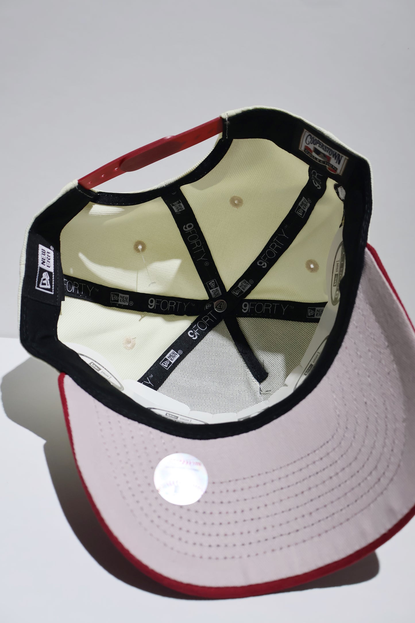 LA CREAM AND RED A FRAME