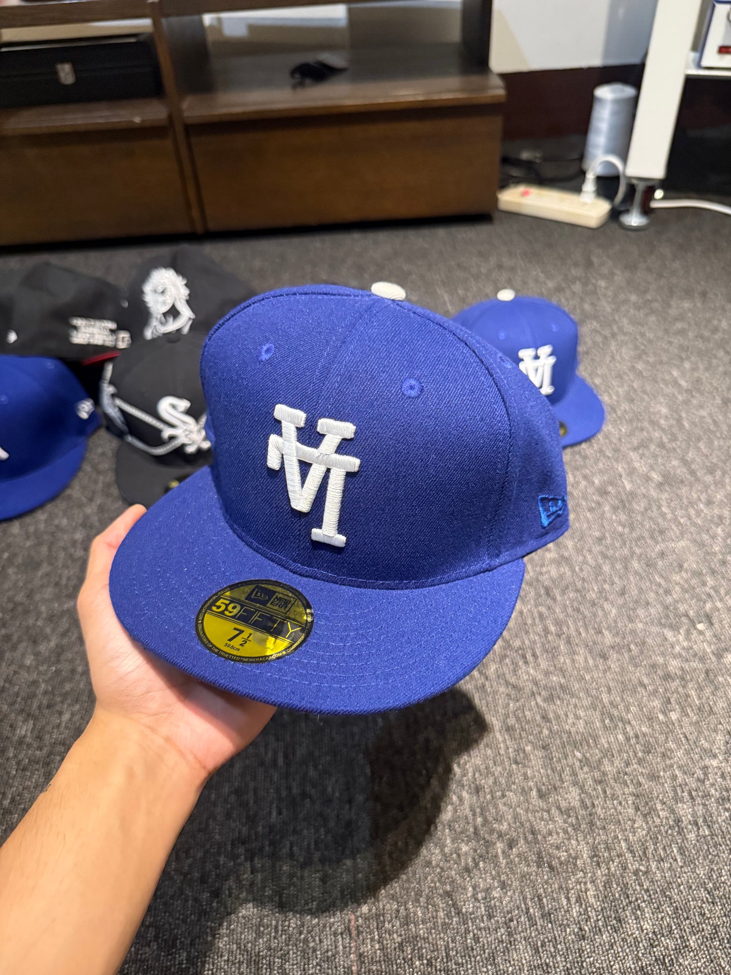LA INVERTED FITTED HAT
